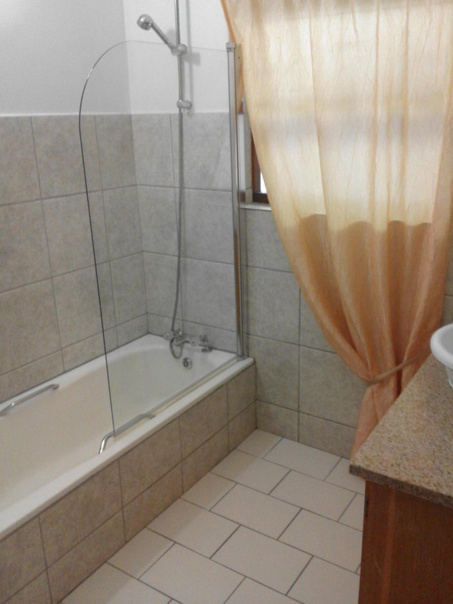 Deluxe Room (2 Adults + 1 Child) photo 3