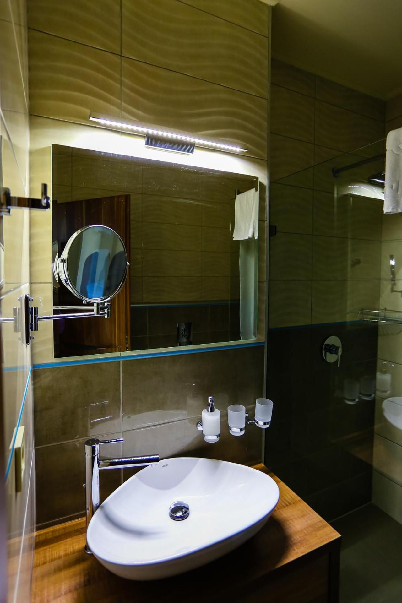 Deluxe Double Room - Photo 7