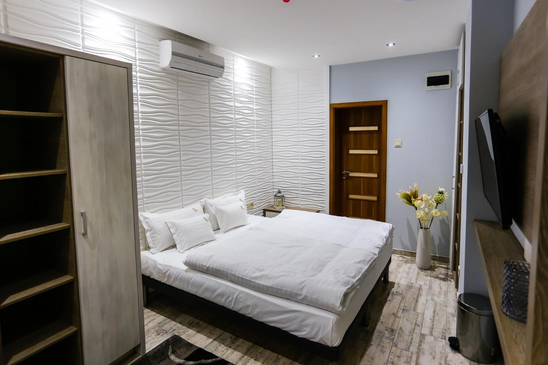 Deluxe Double Room - Photo 8
