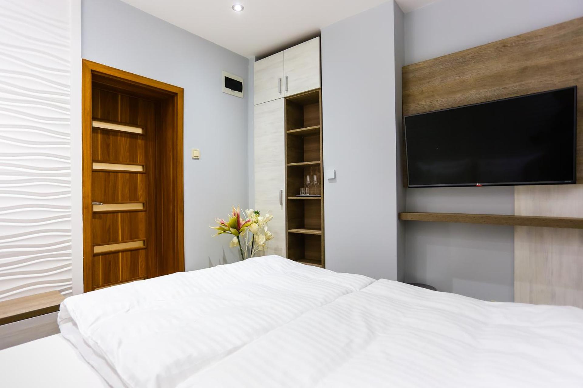 Deluxe Double Room - Photo 9