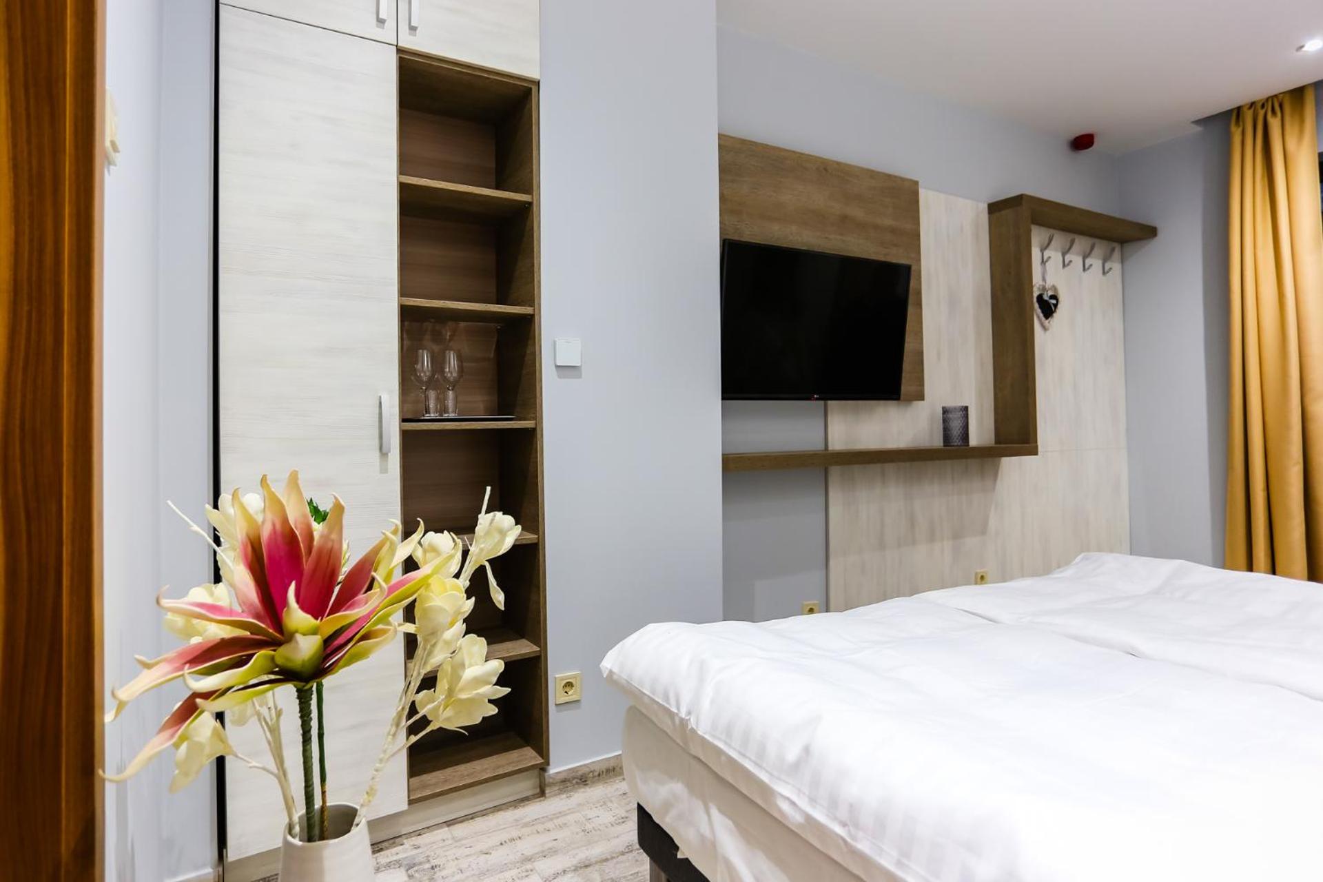 Deluxe Double Room - Photo 10