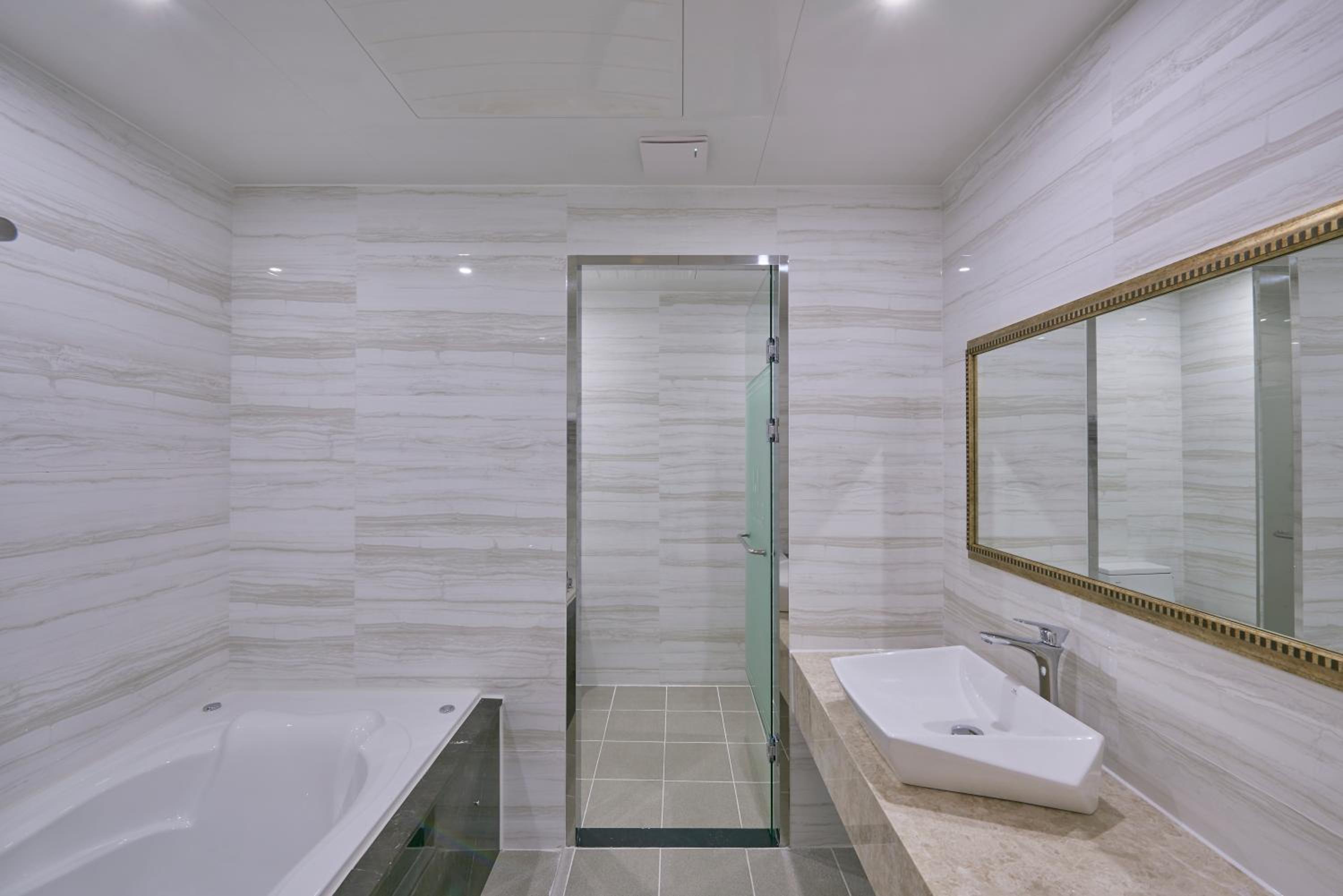 Deluxe Double Room with Bath photo 3