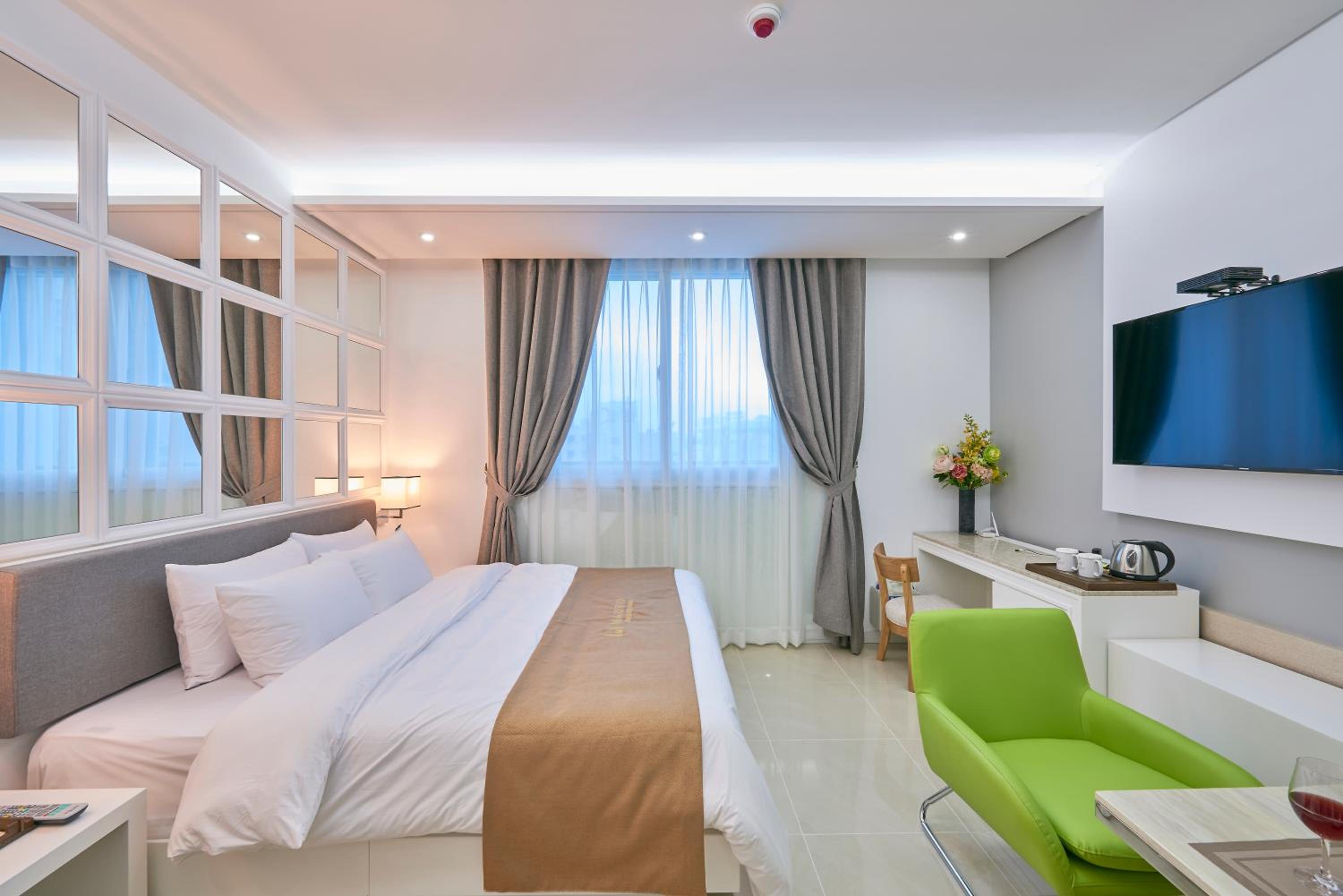 Deluxe Double Room with Bath photo 2