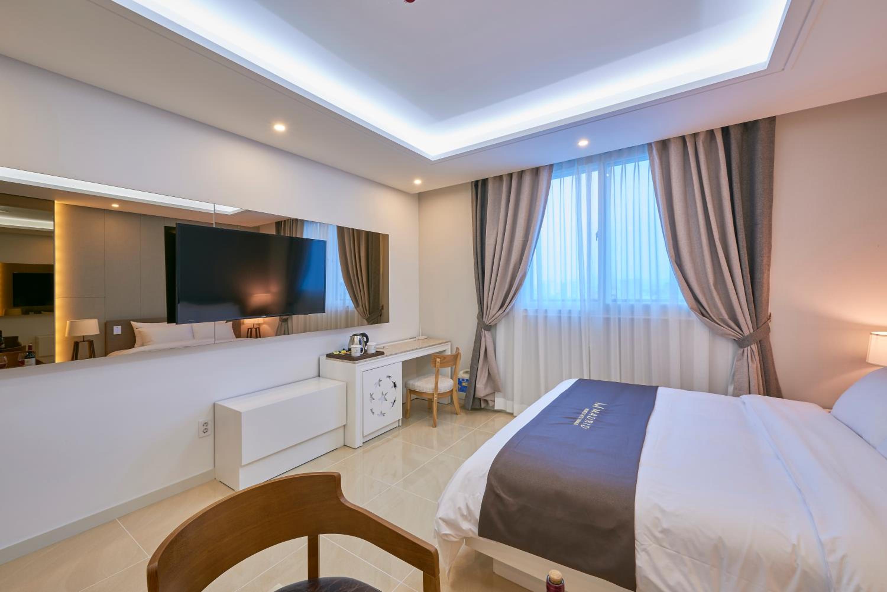 Double Room with Spa Bath photo 2