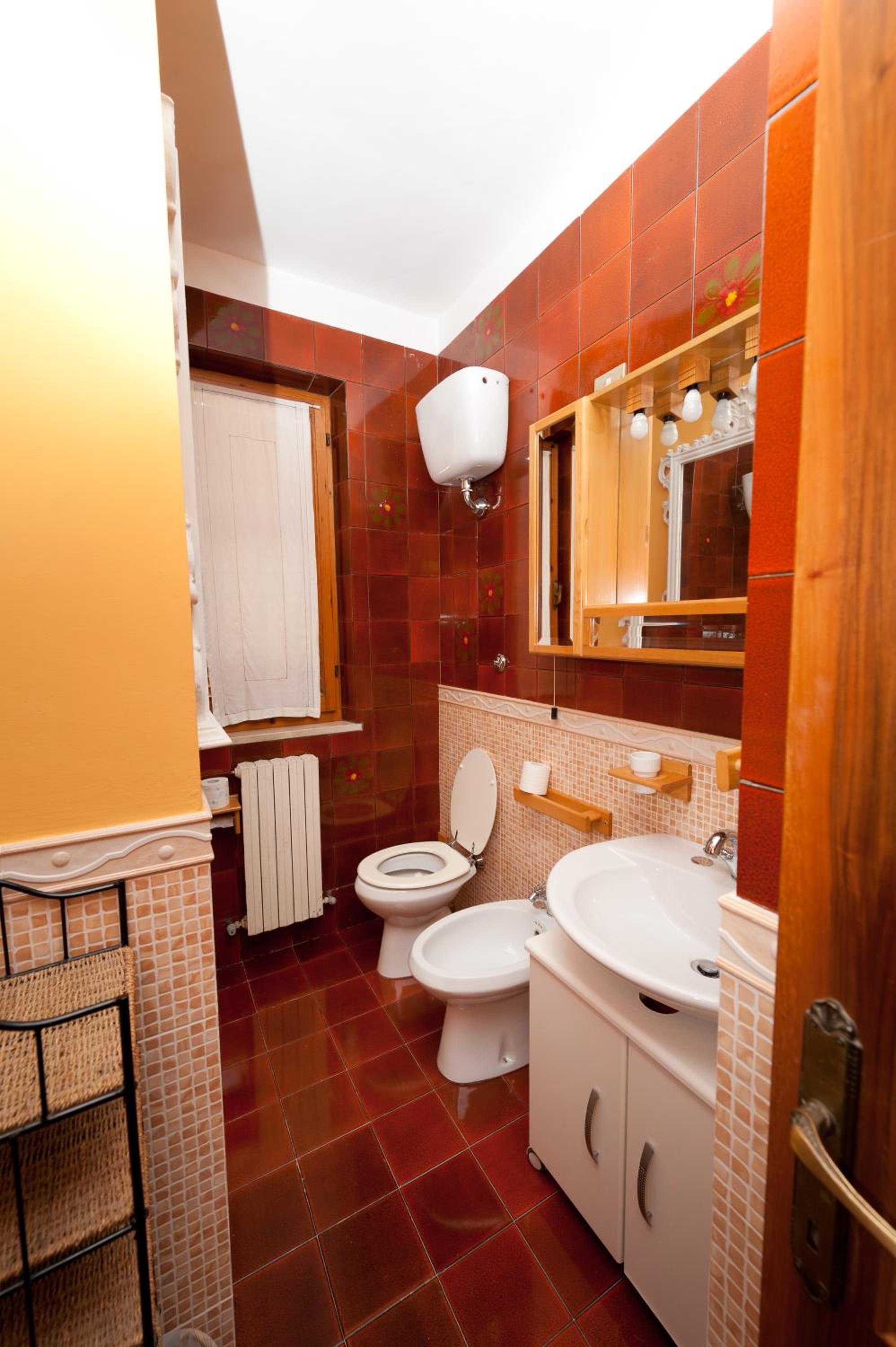 Twin Room with Private Bathroom - Photo 6