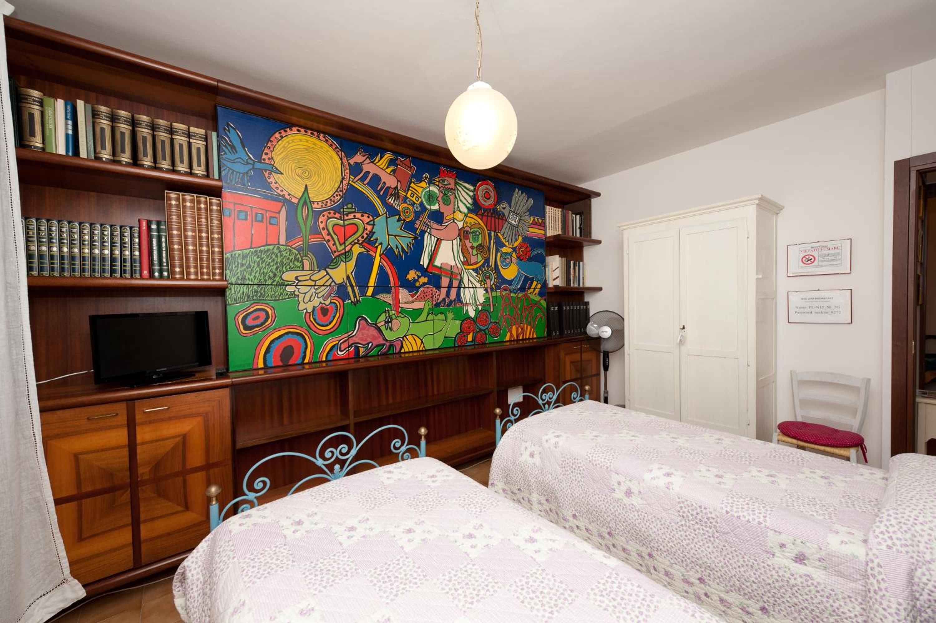 Twin Room with Private Bathroom - Photo 4