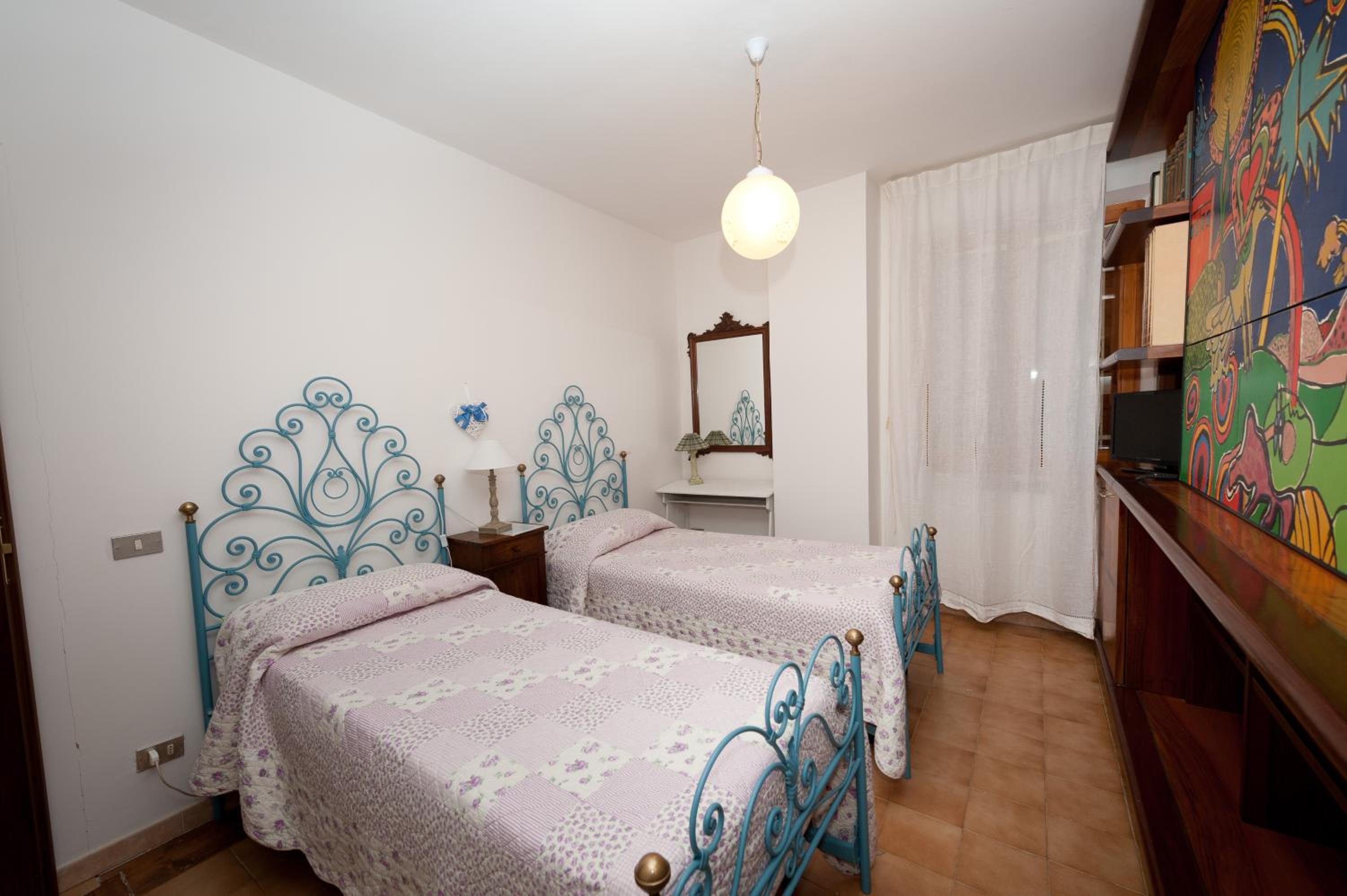 Twin Room with Private Bathroom - Photo 1