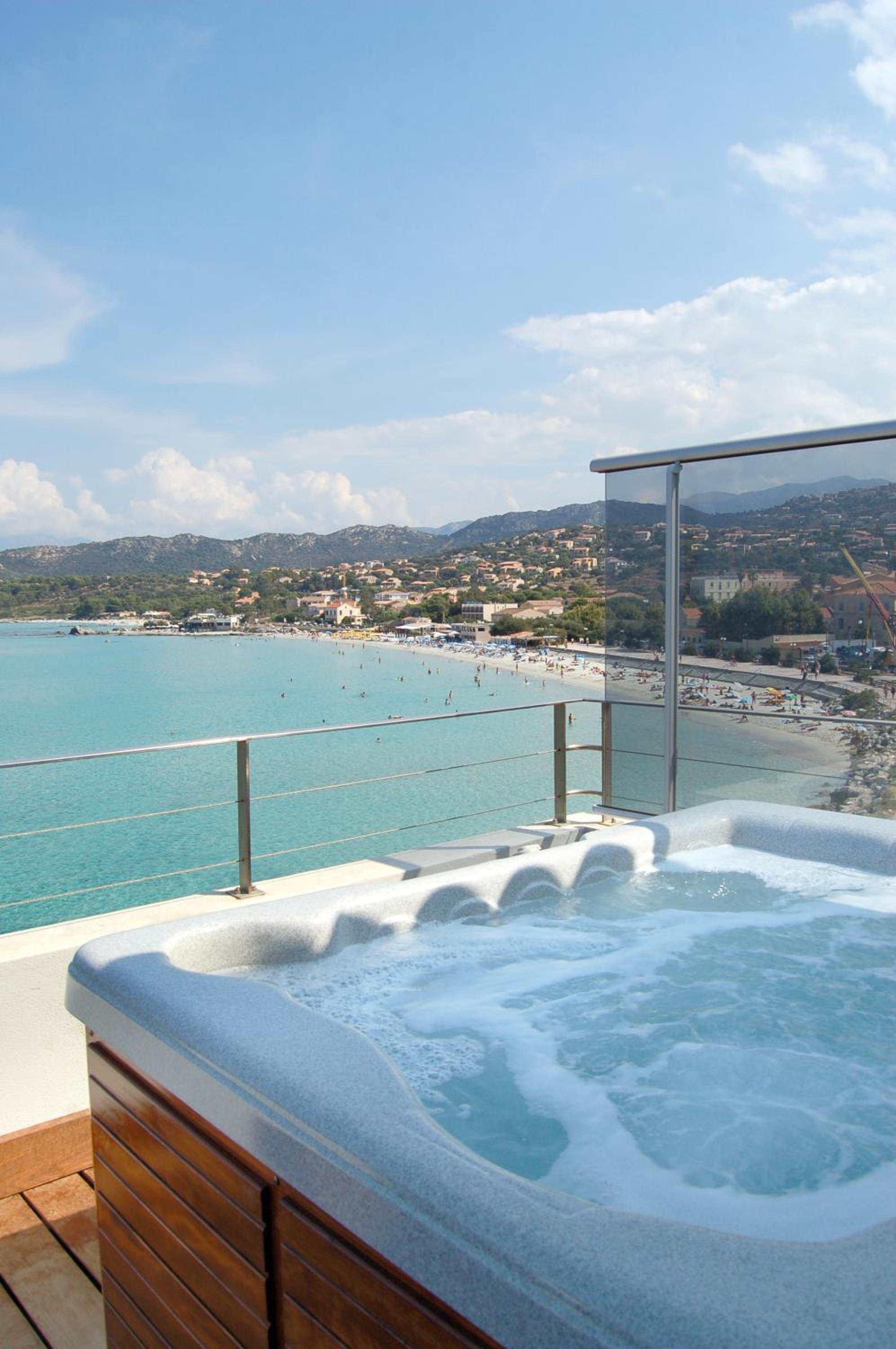 Panoramic sea view suite with jacuzzi - Photo 7