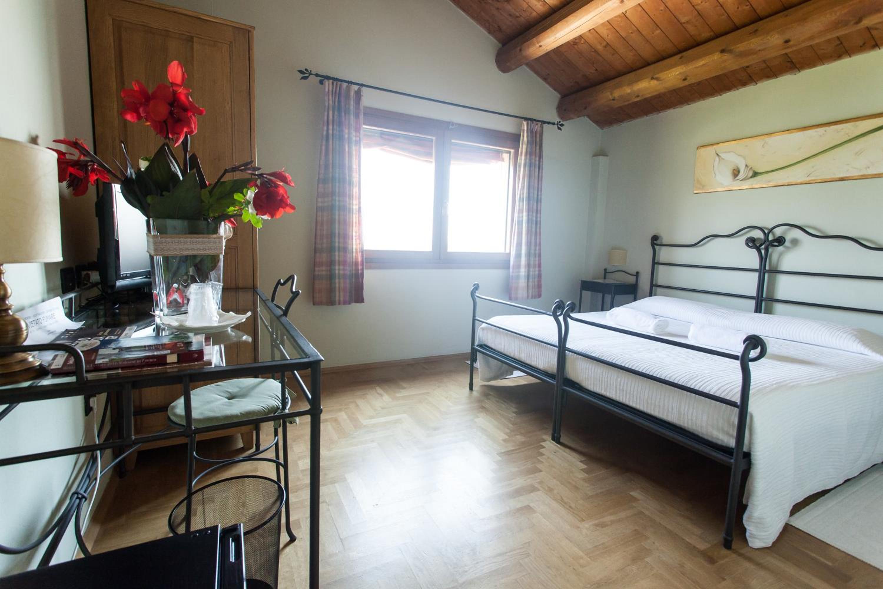 Deluxe Double or Twin Room - Photo 7