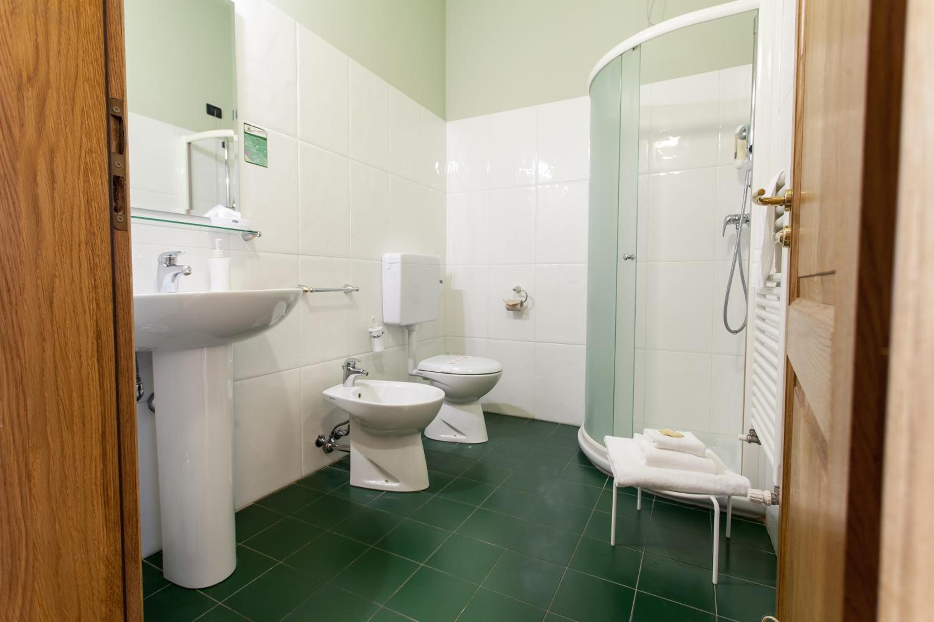Double or Twin Room - Photo 12