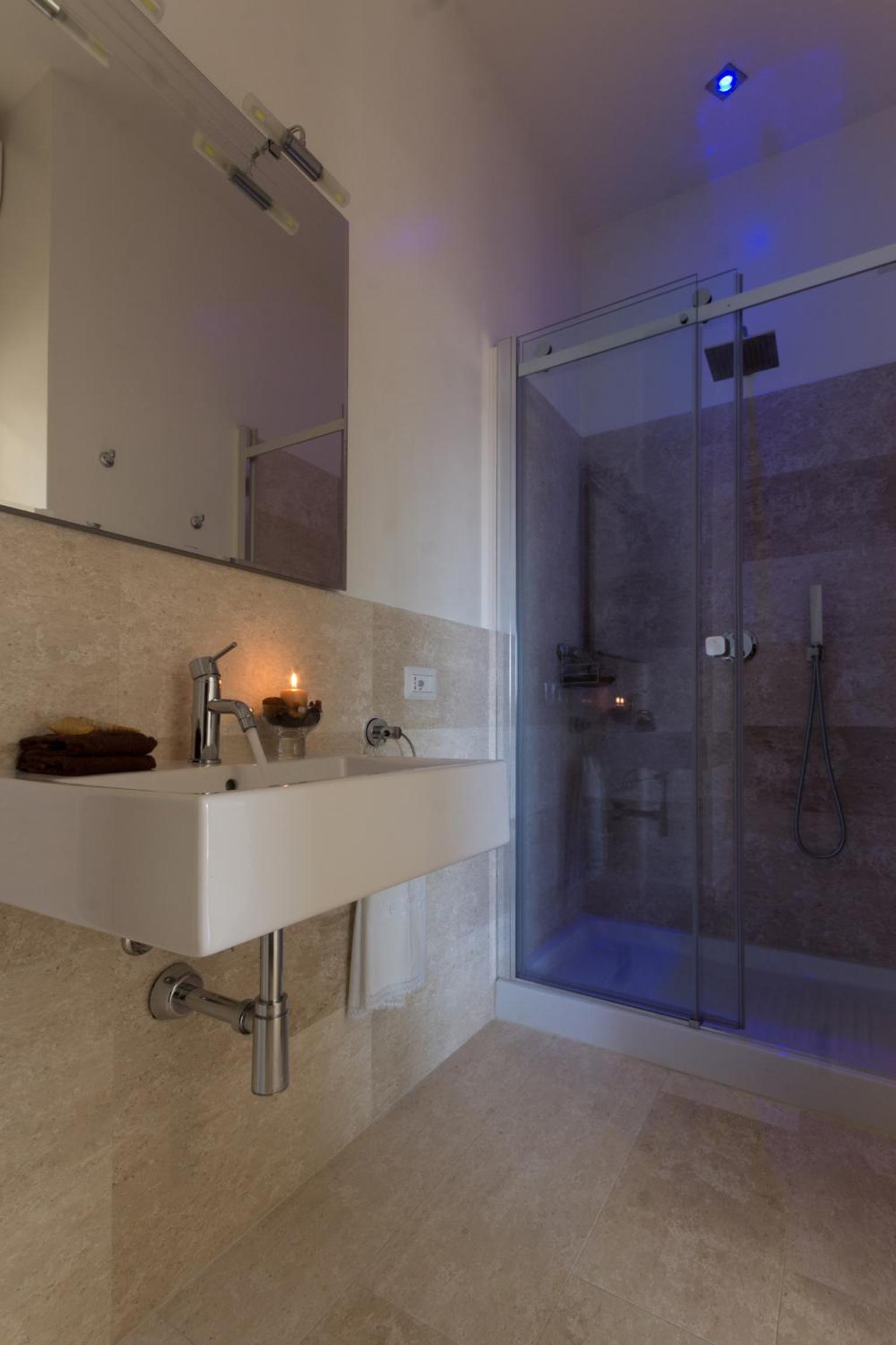 Penthouse Apartment - Photo 25
