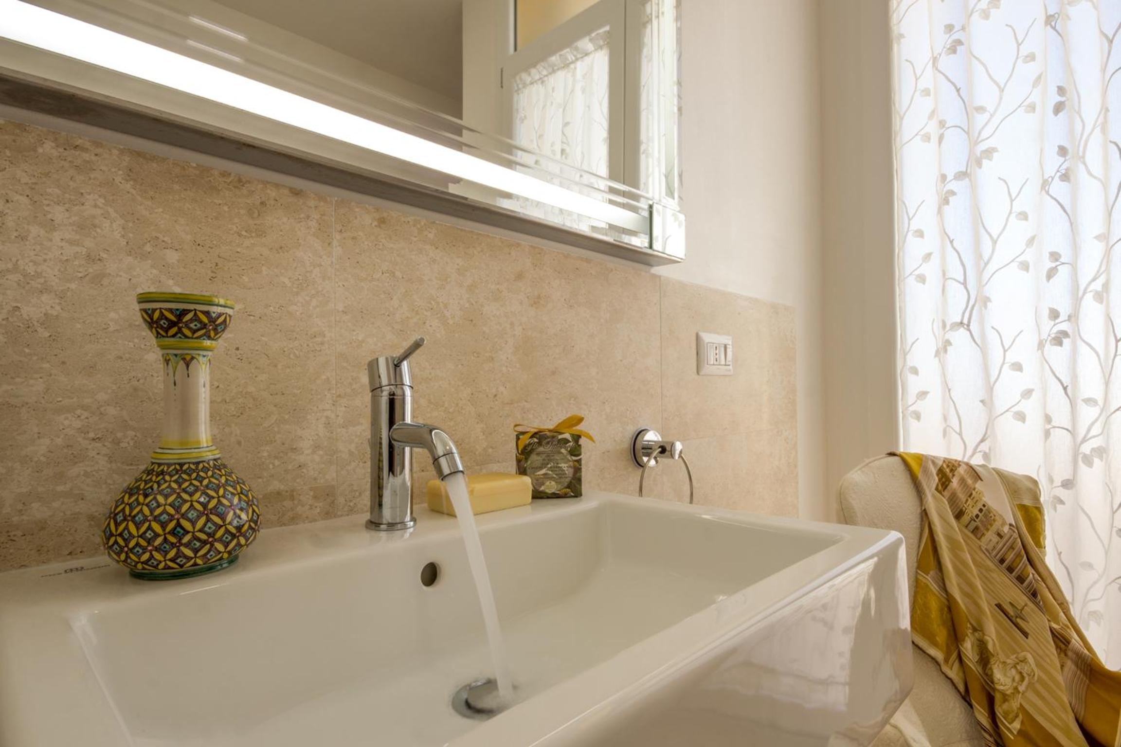 Penthouse Apartment - Photo 32