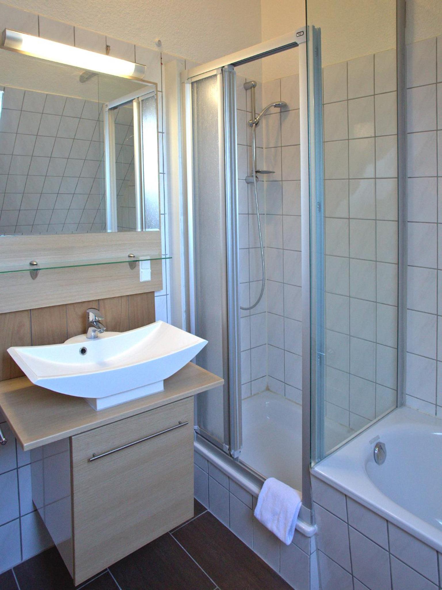 Family Room - Photo 8