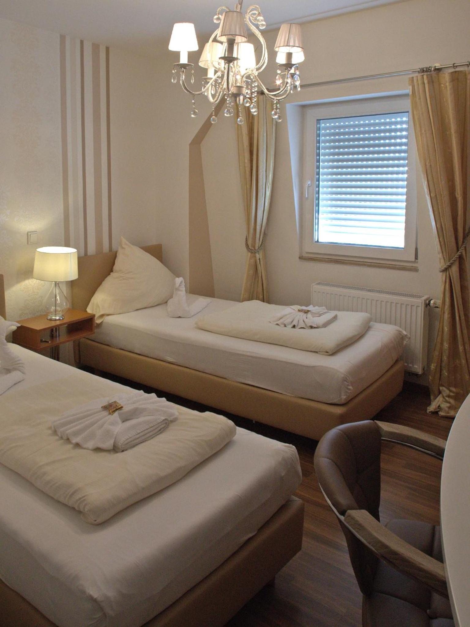 Double Room - Photo 9