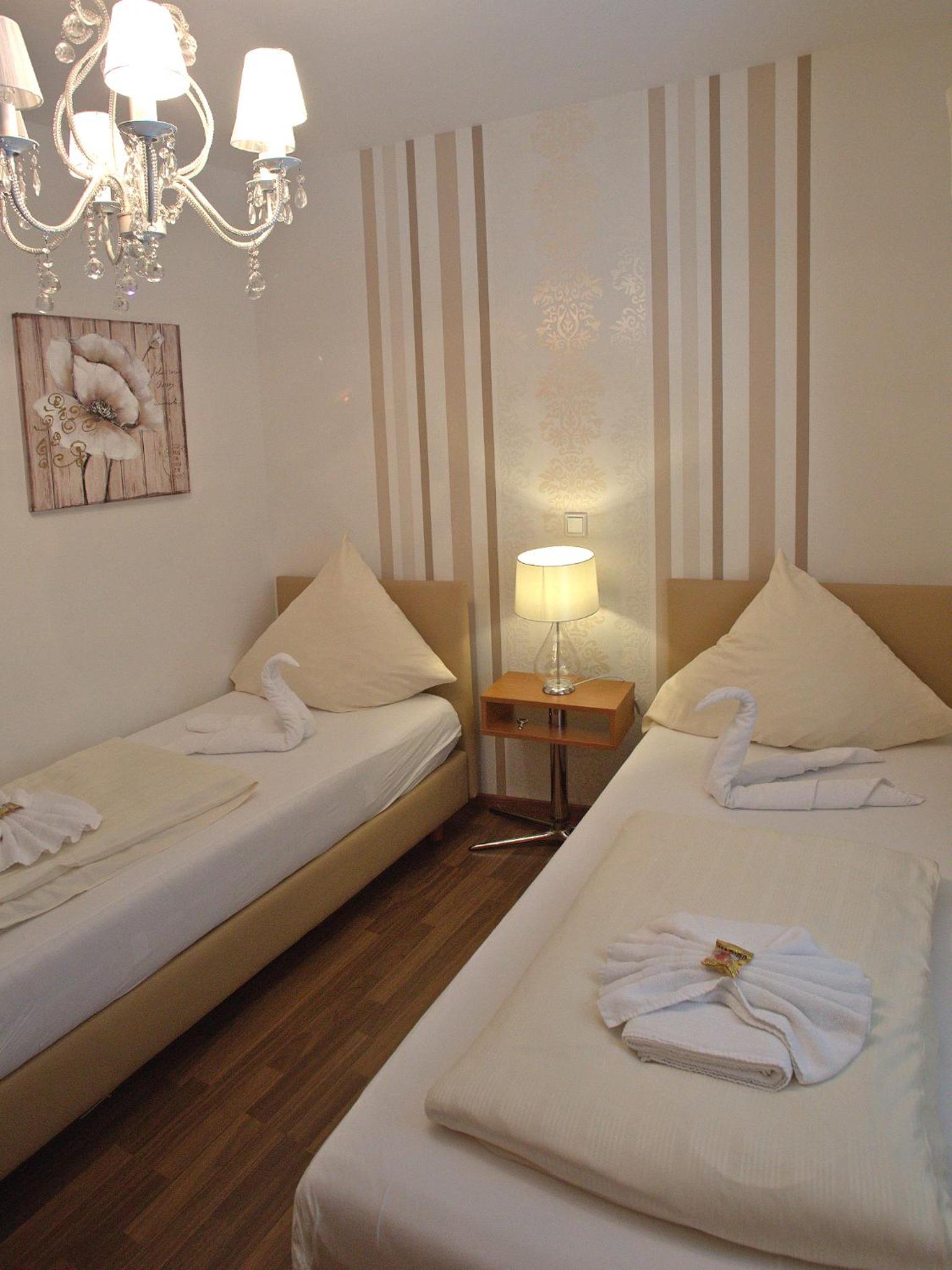 Double Room - Photo 21