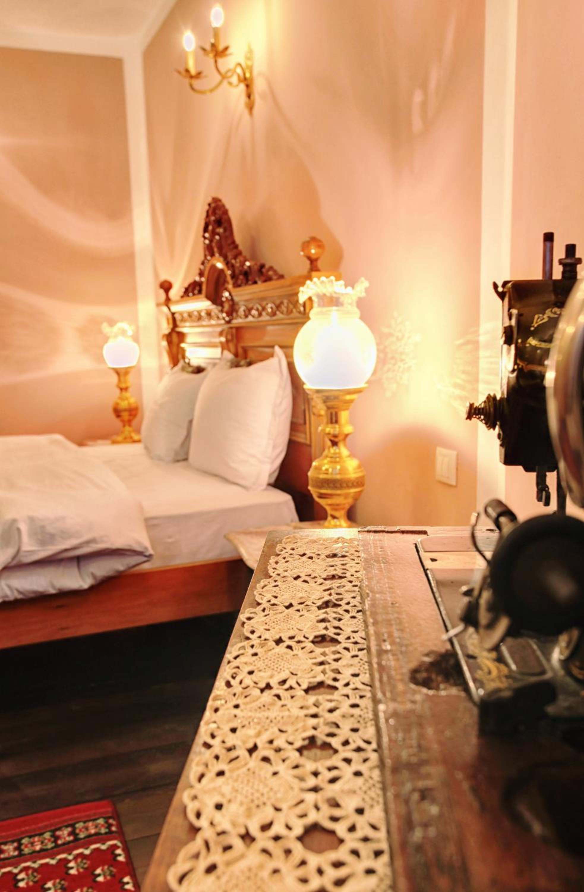 Deluxe Double Room - Photo 11