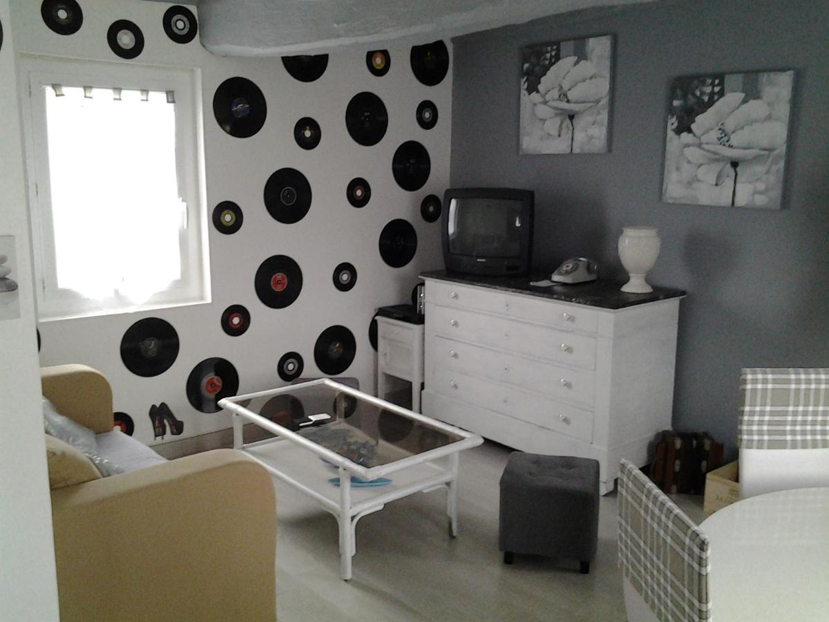 Two-Bedroom House - Photo 4