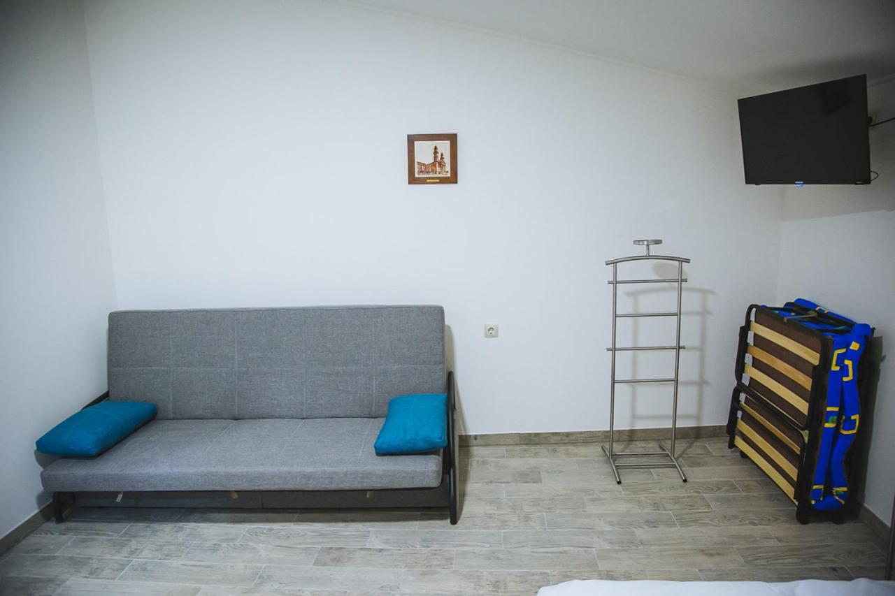 Superior Family Room photo 3