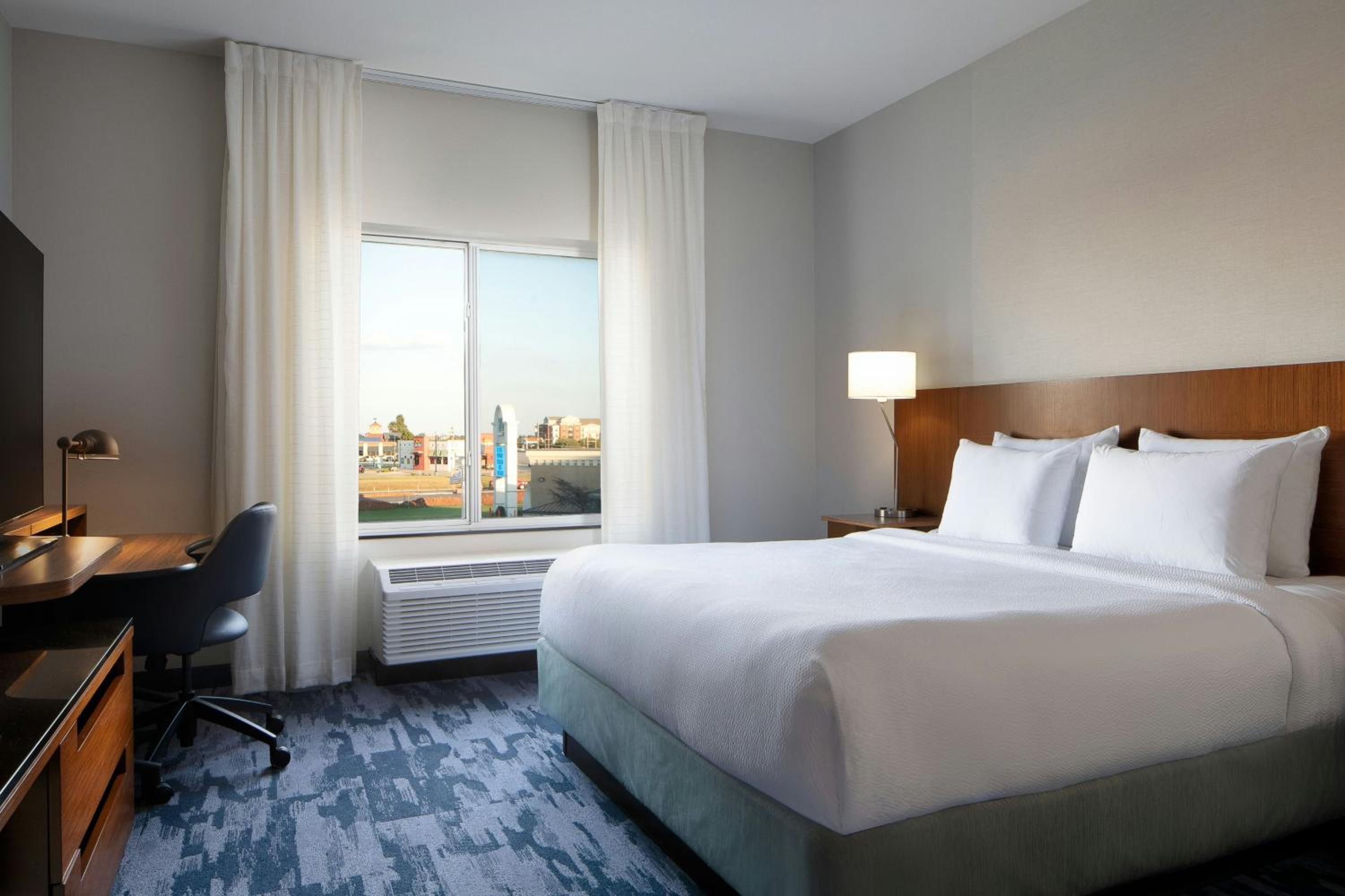 King Room with Roll-In Shower - Mobility Accessible