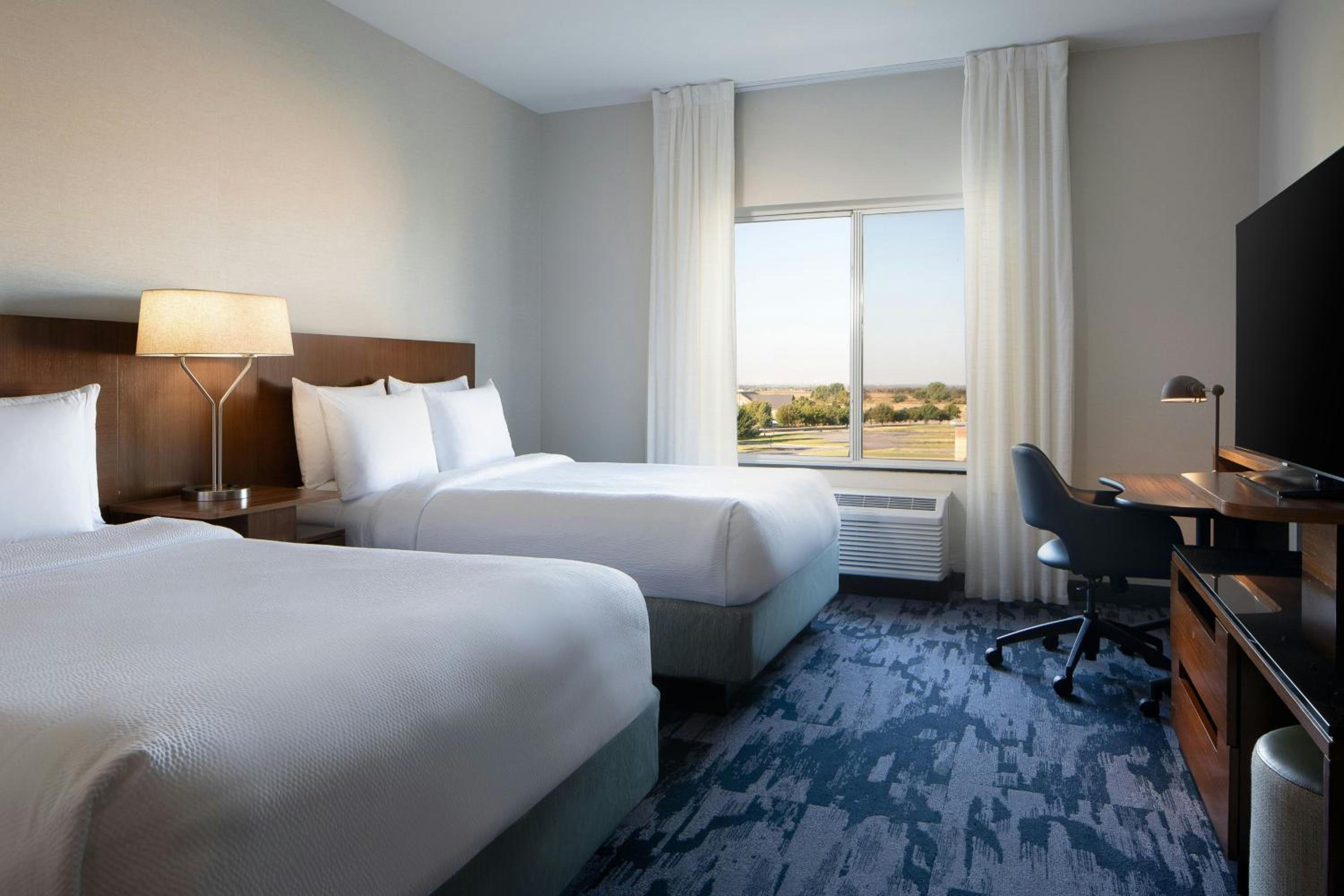 Queen Room with Two Queen Beds and Bathtub - Mobility Access