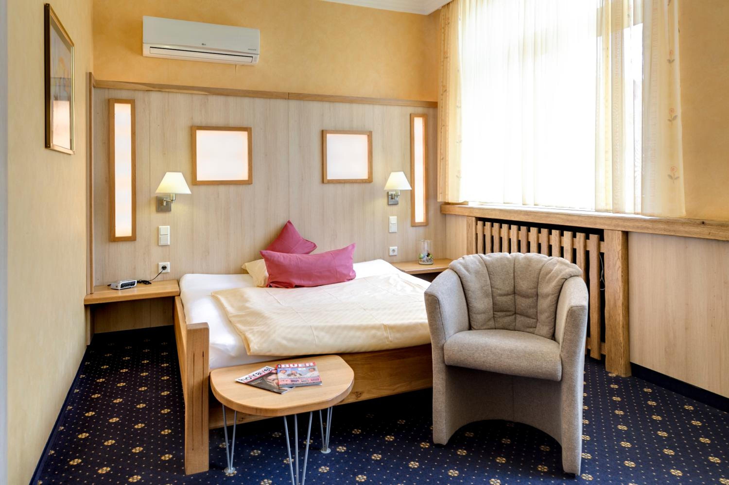 Double Room - Photo 11