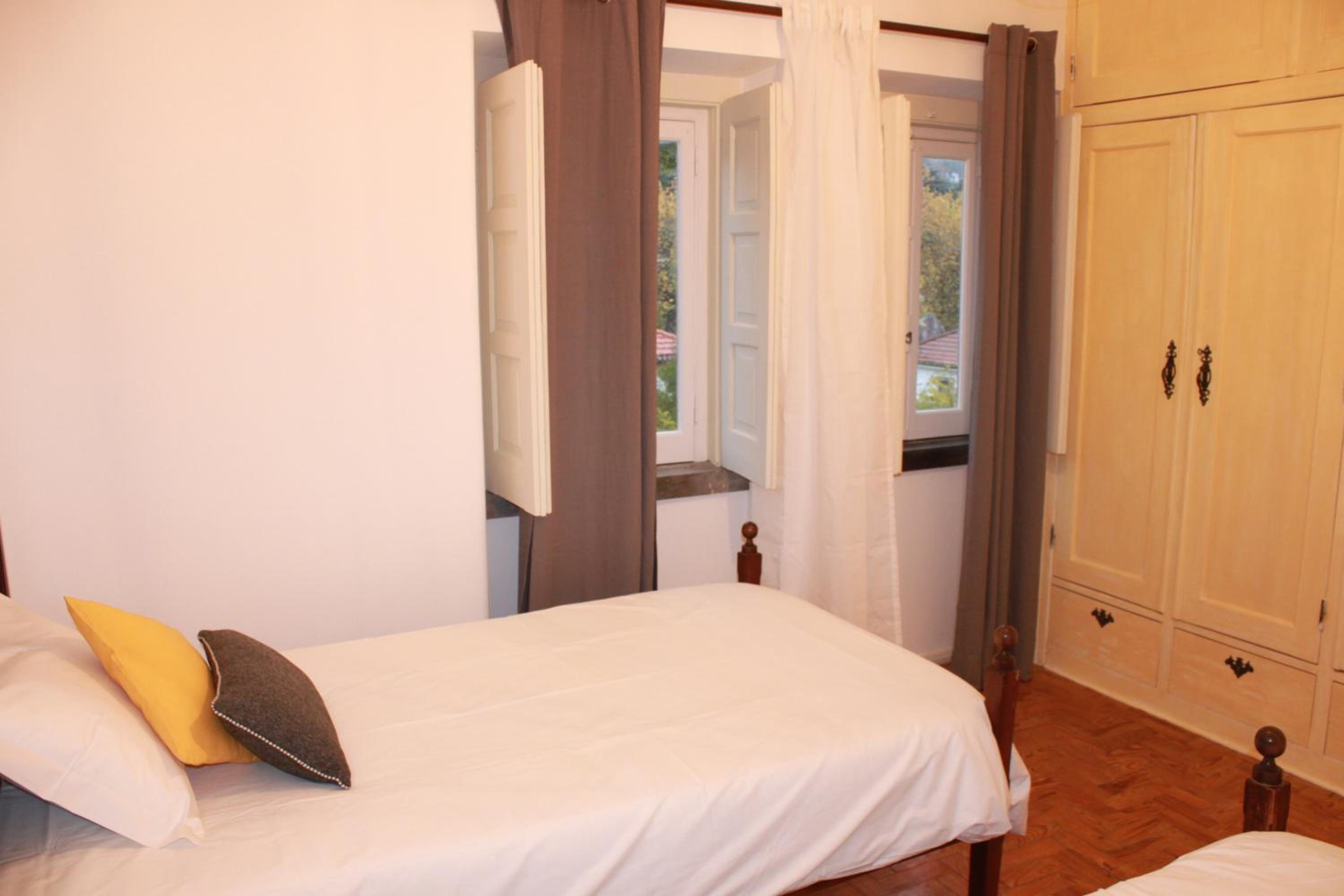 Large Twin Room with Shared Bathroom photo 3