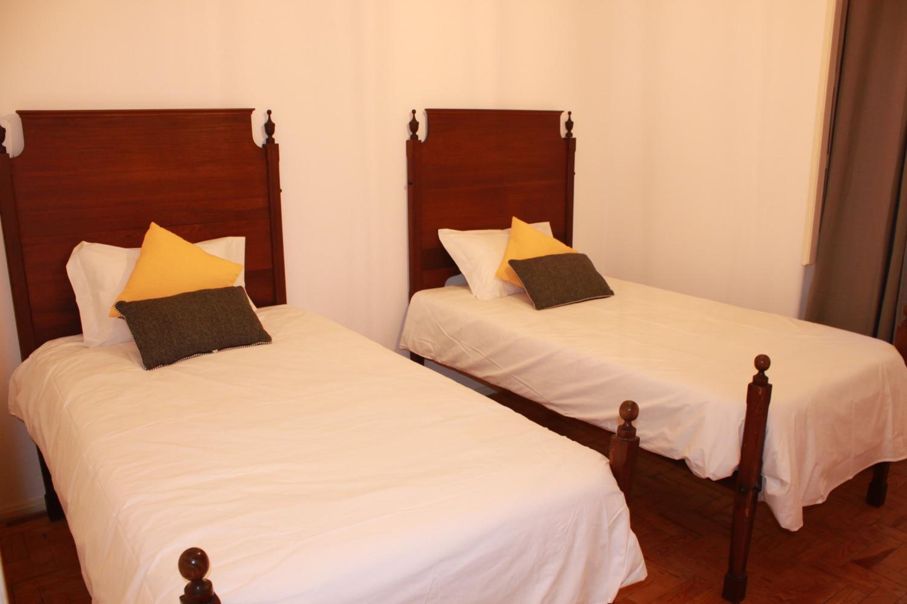 Large Twin Room with Shared Bathroom photo 1