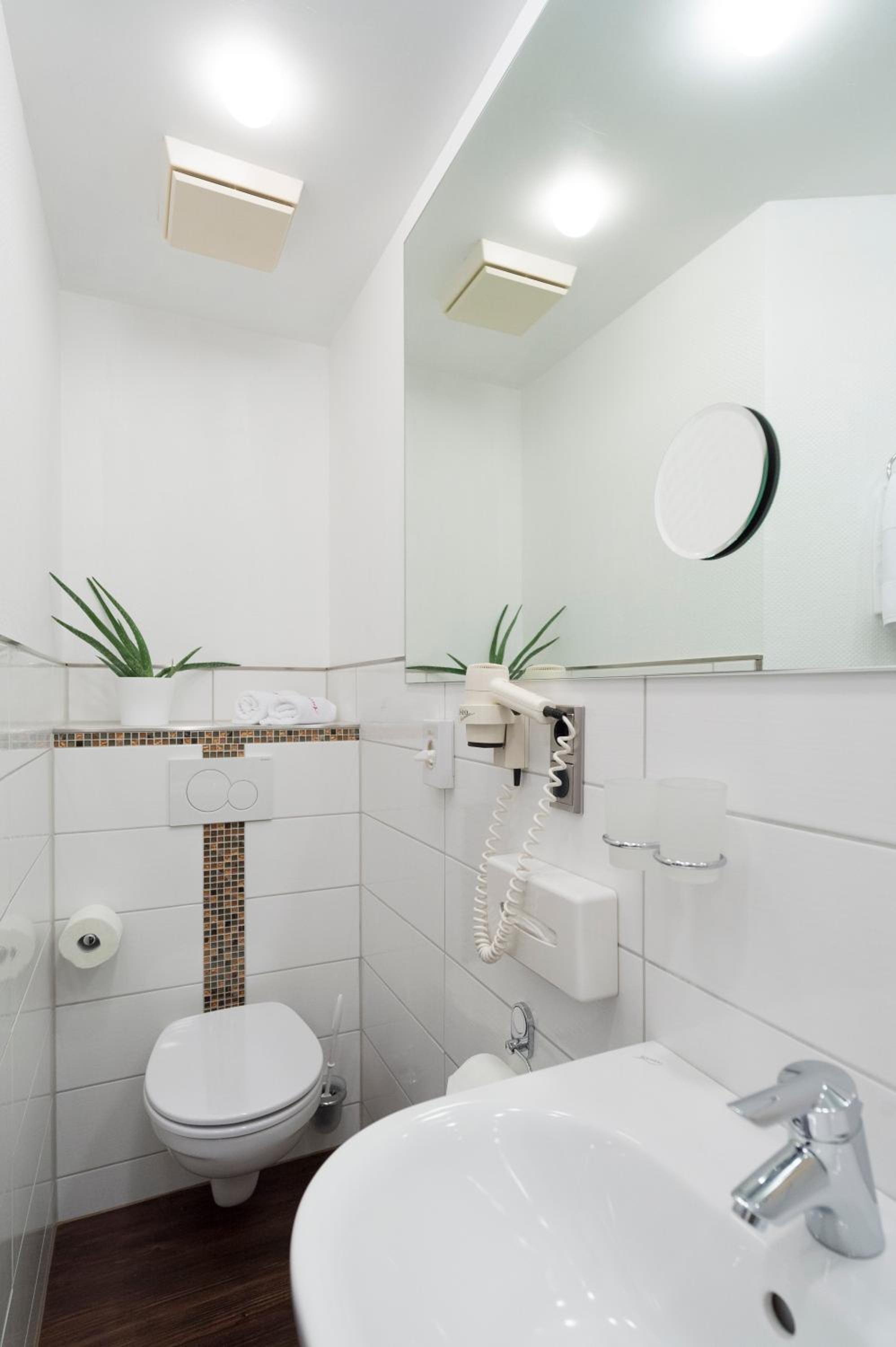 Double Room - Photo 15