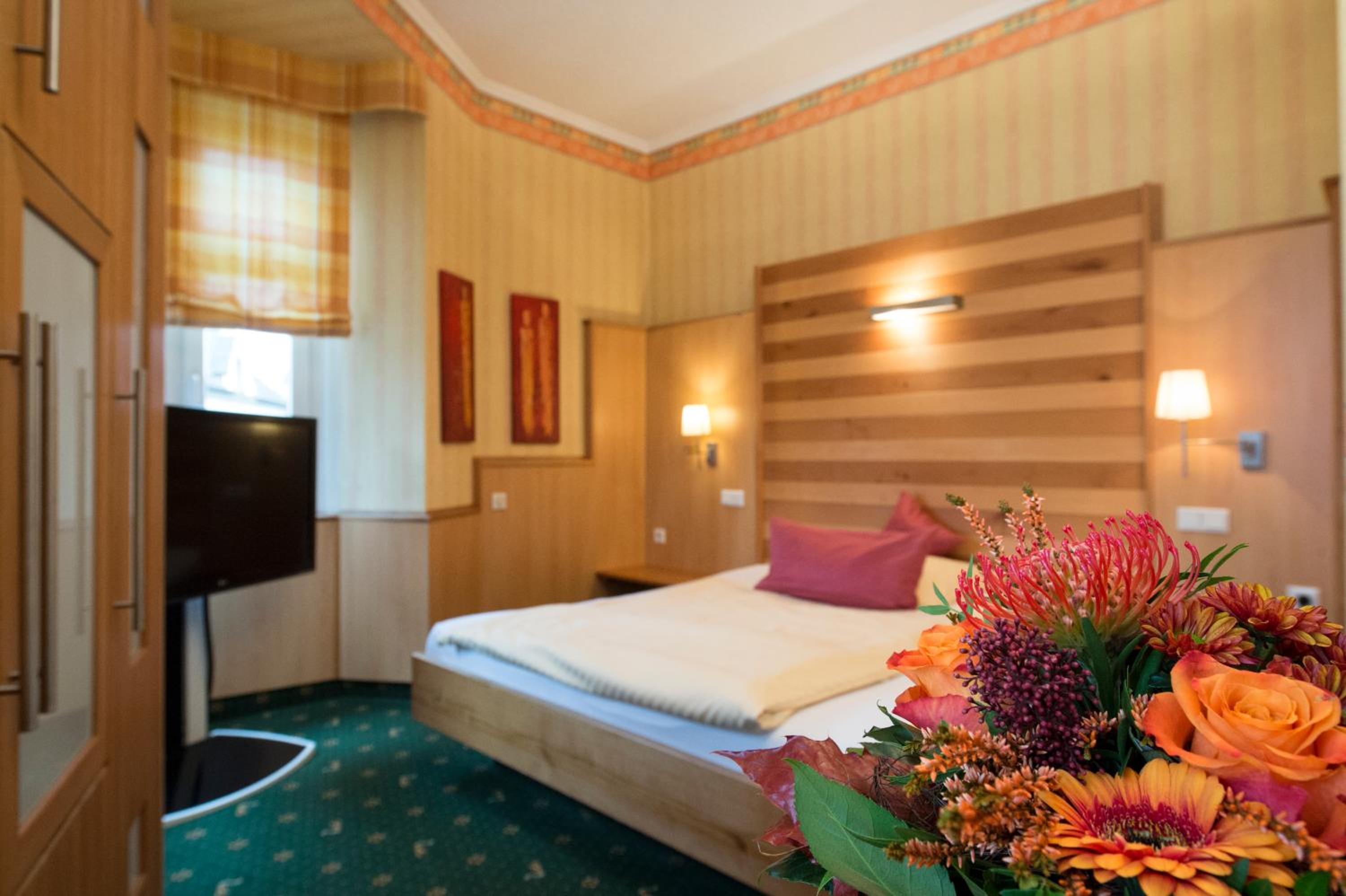 Double Room - Photo 9