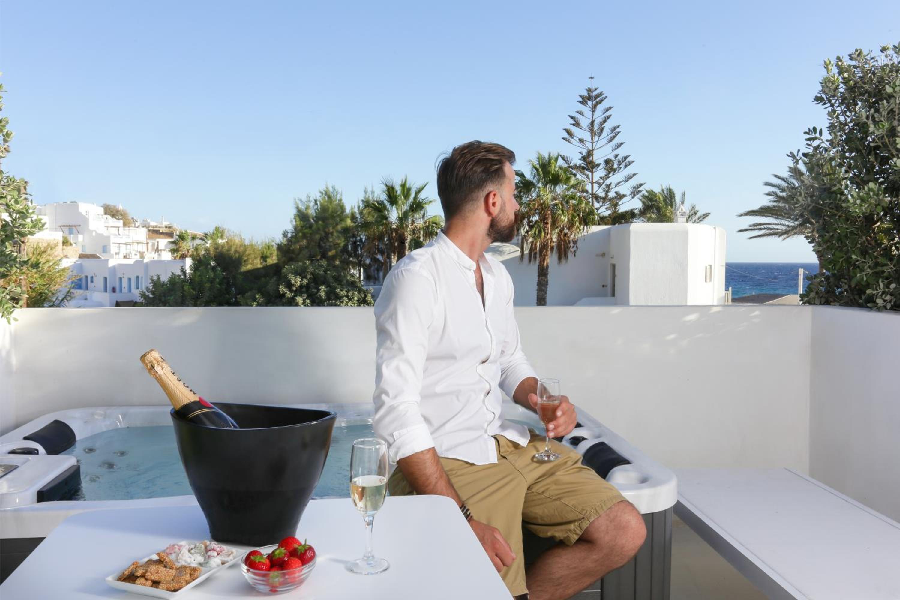 Relax Suite with Outdoor Hot tub photo 2