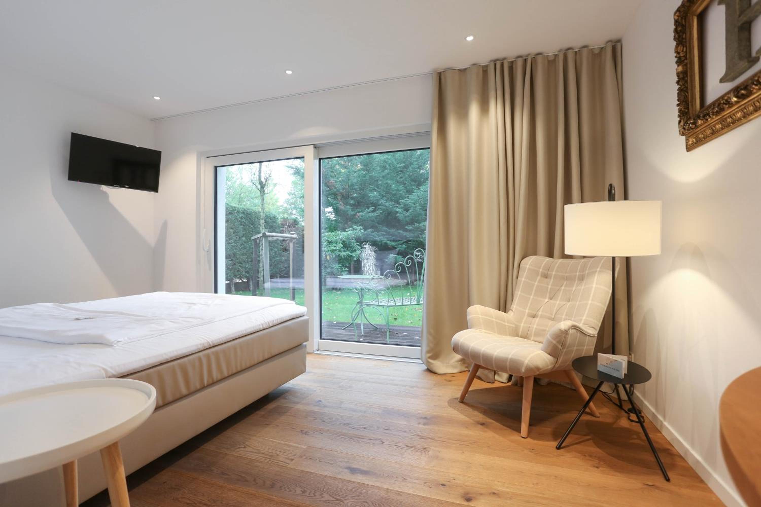 Large Double Room photo 3
