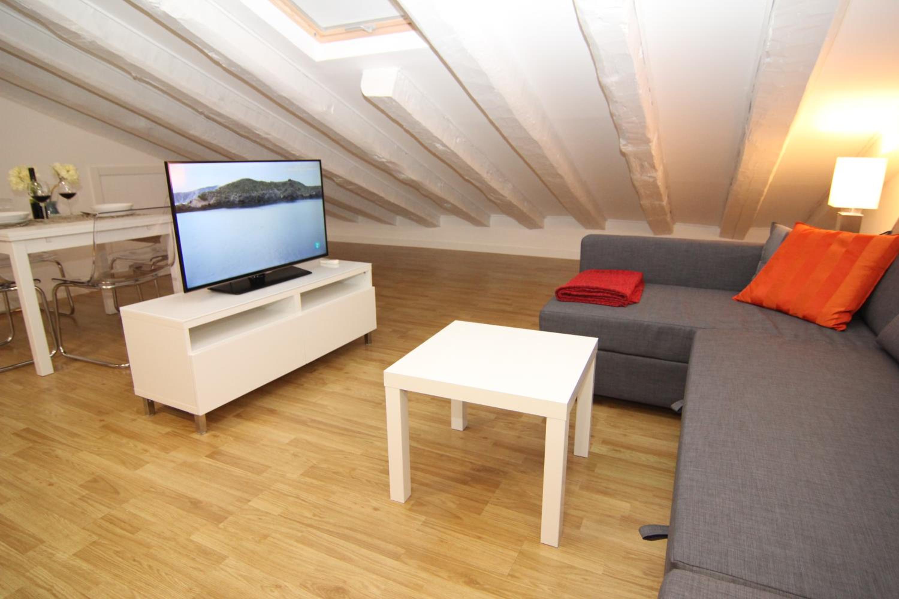 One-Bedroom Apartment - Photo 6