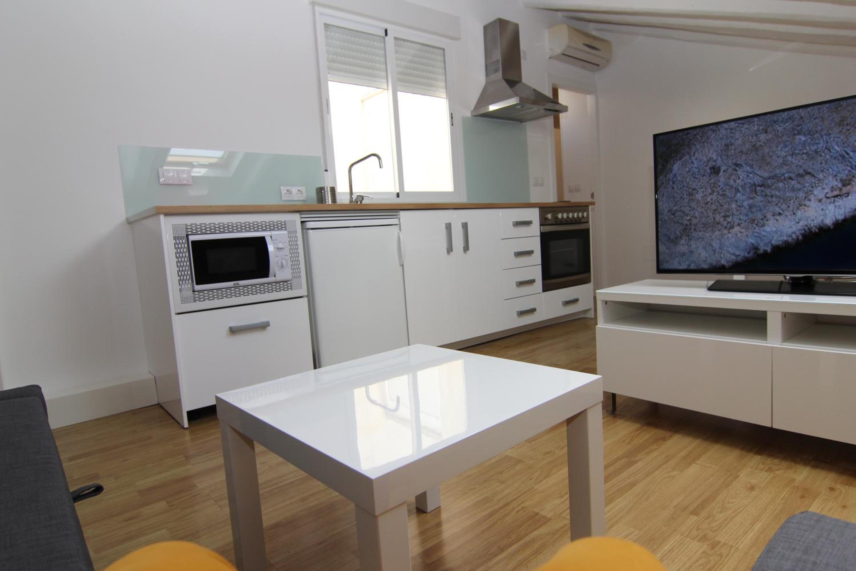 One-Bedroom Apartment - Photo 8