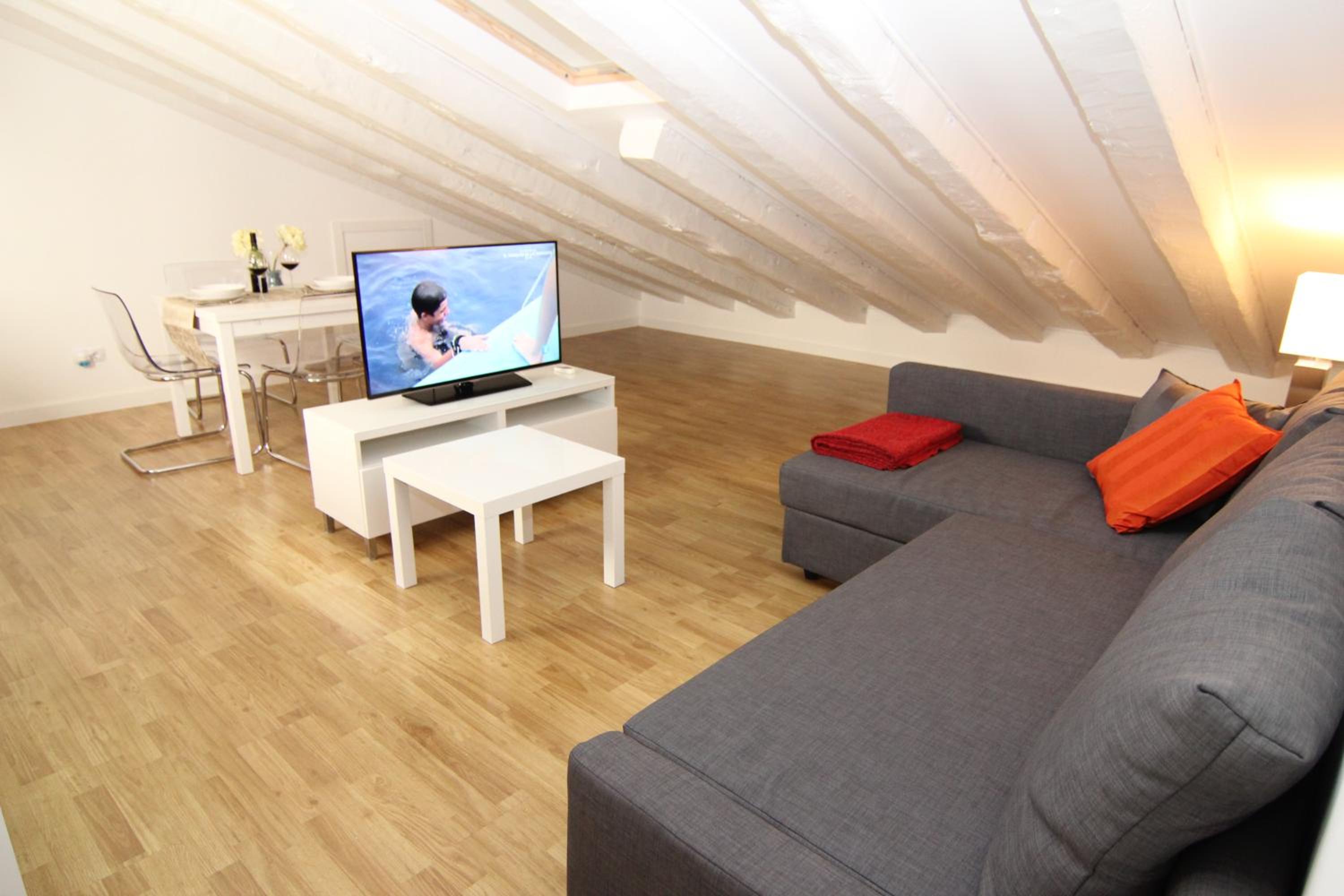 One-Bedroom Apartment - Photo 5