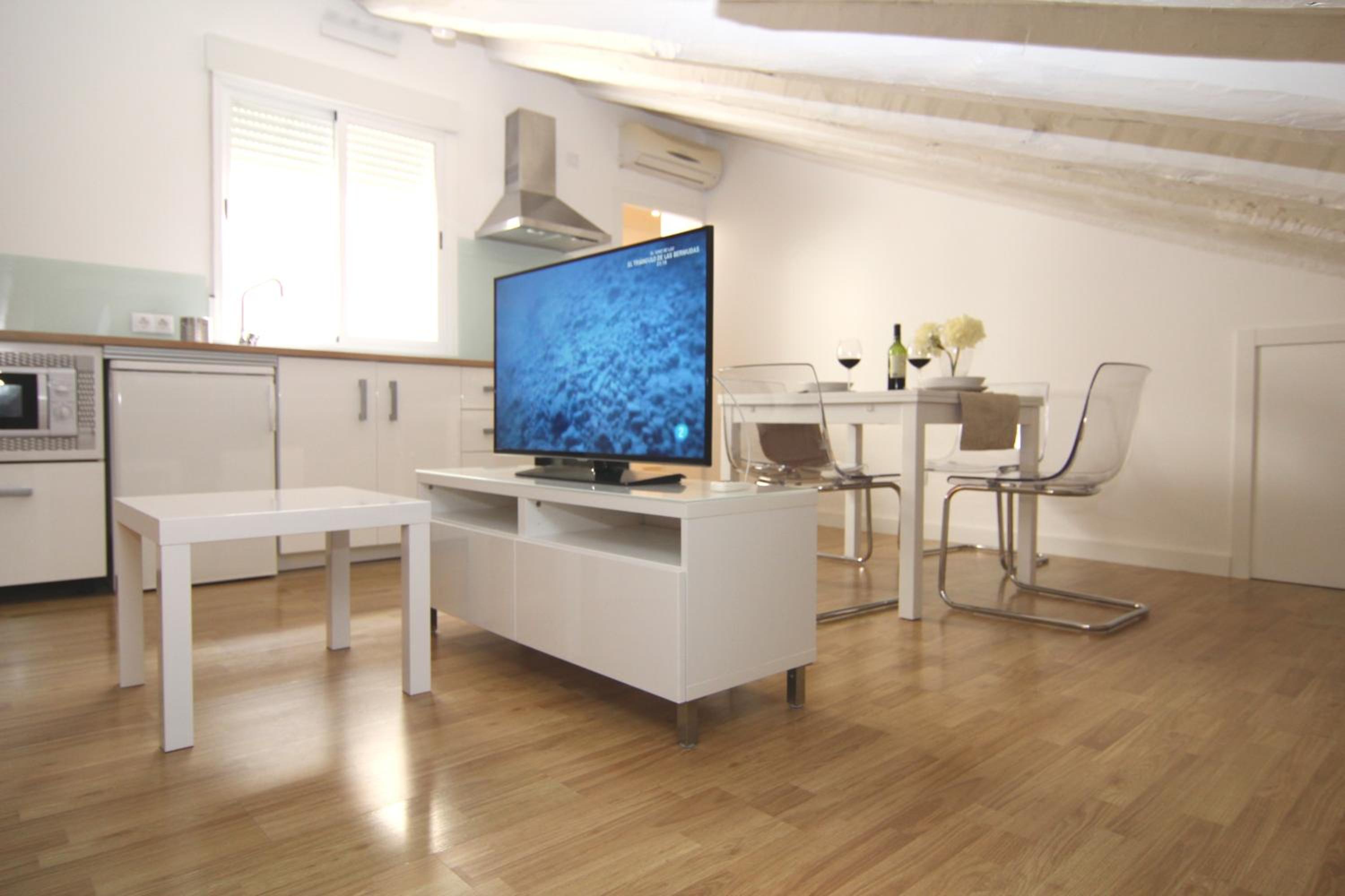 One-Bedroom Apartment - Photo 1