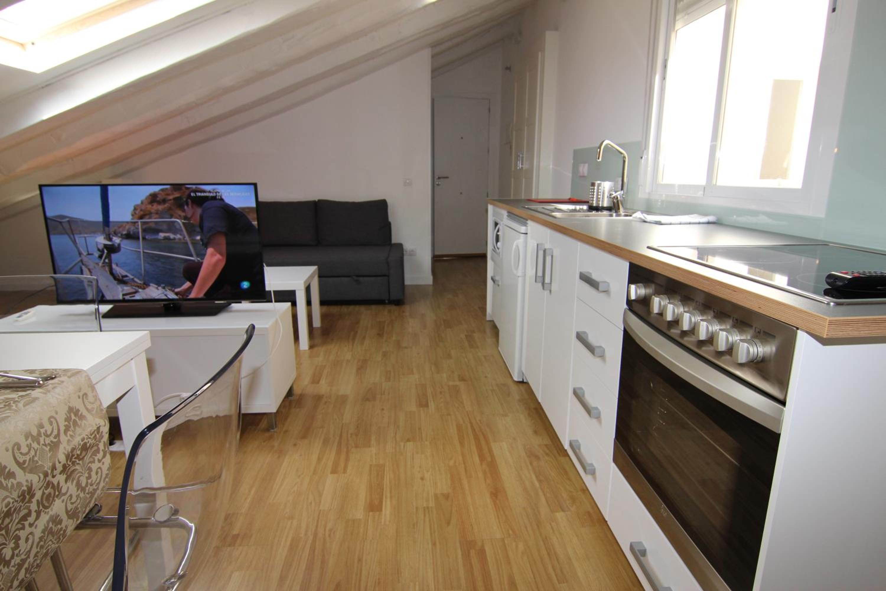 One-Bedroom Apartment - Photo 3