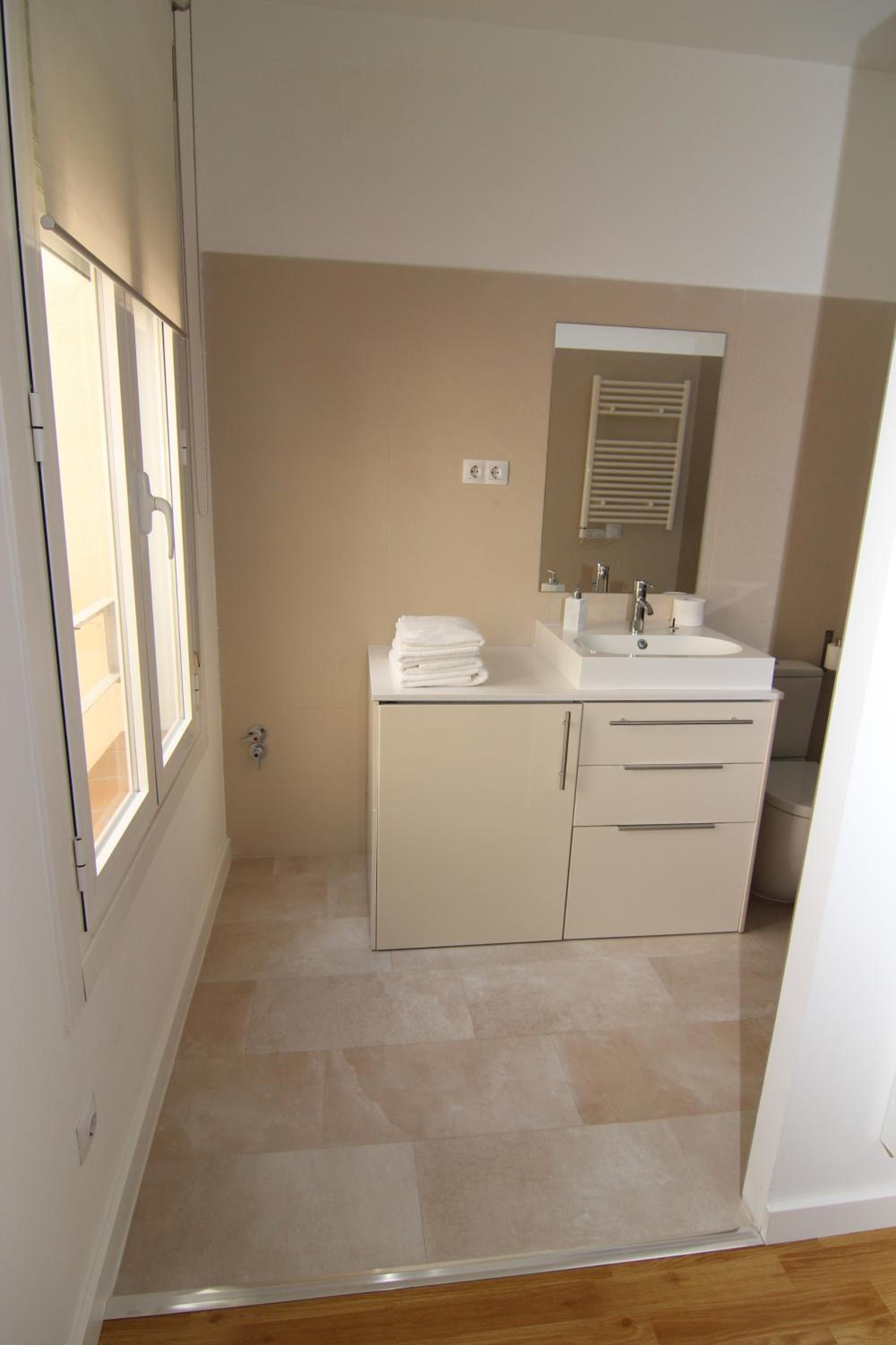 One-Bedroom Apartment - Photo 14