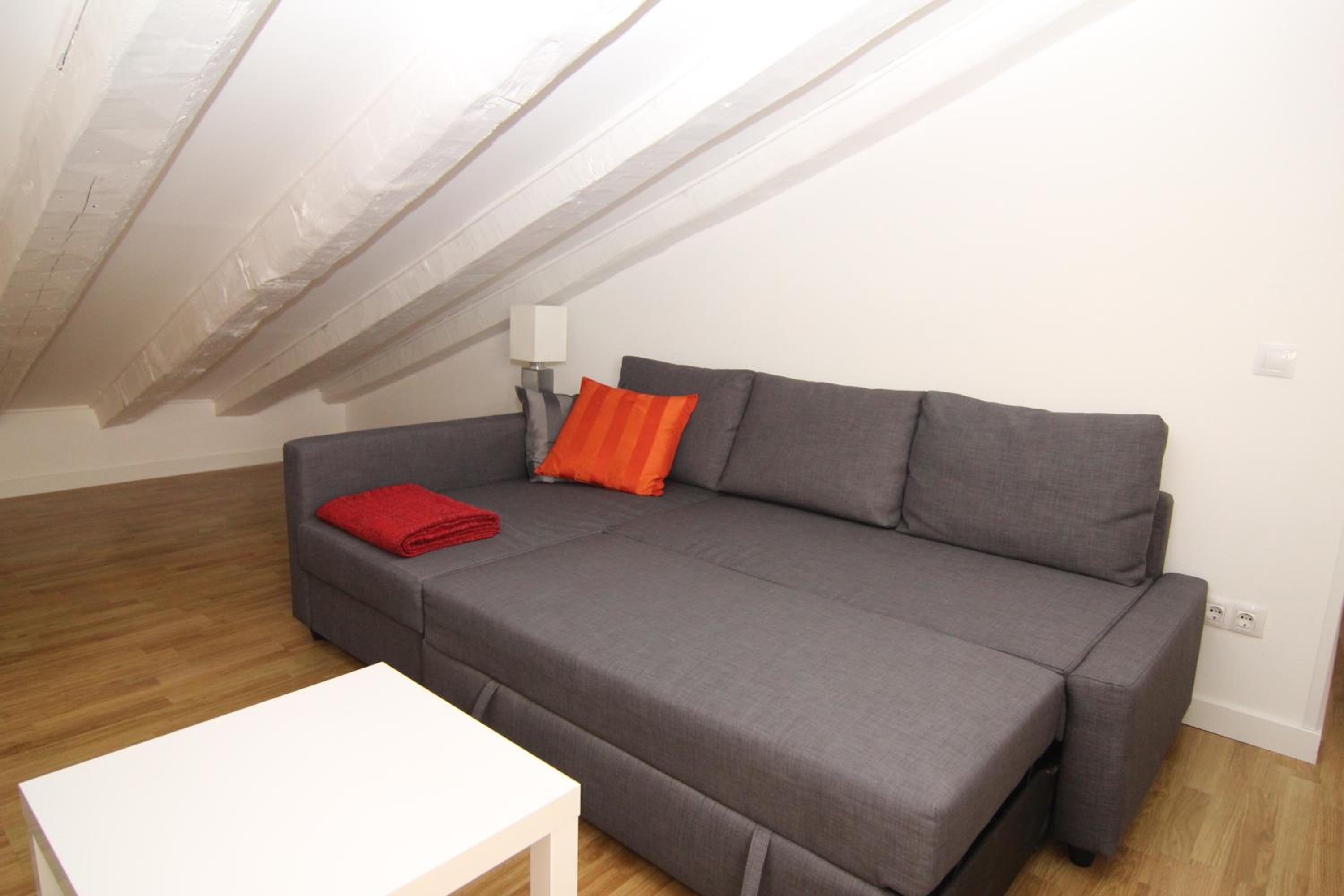 One-Bedroom Apartment - Photo 4