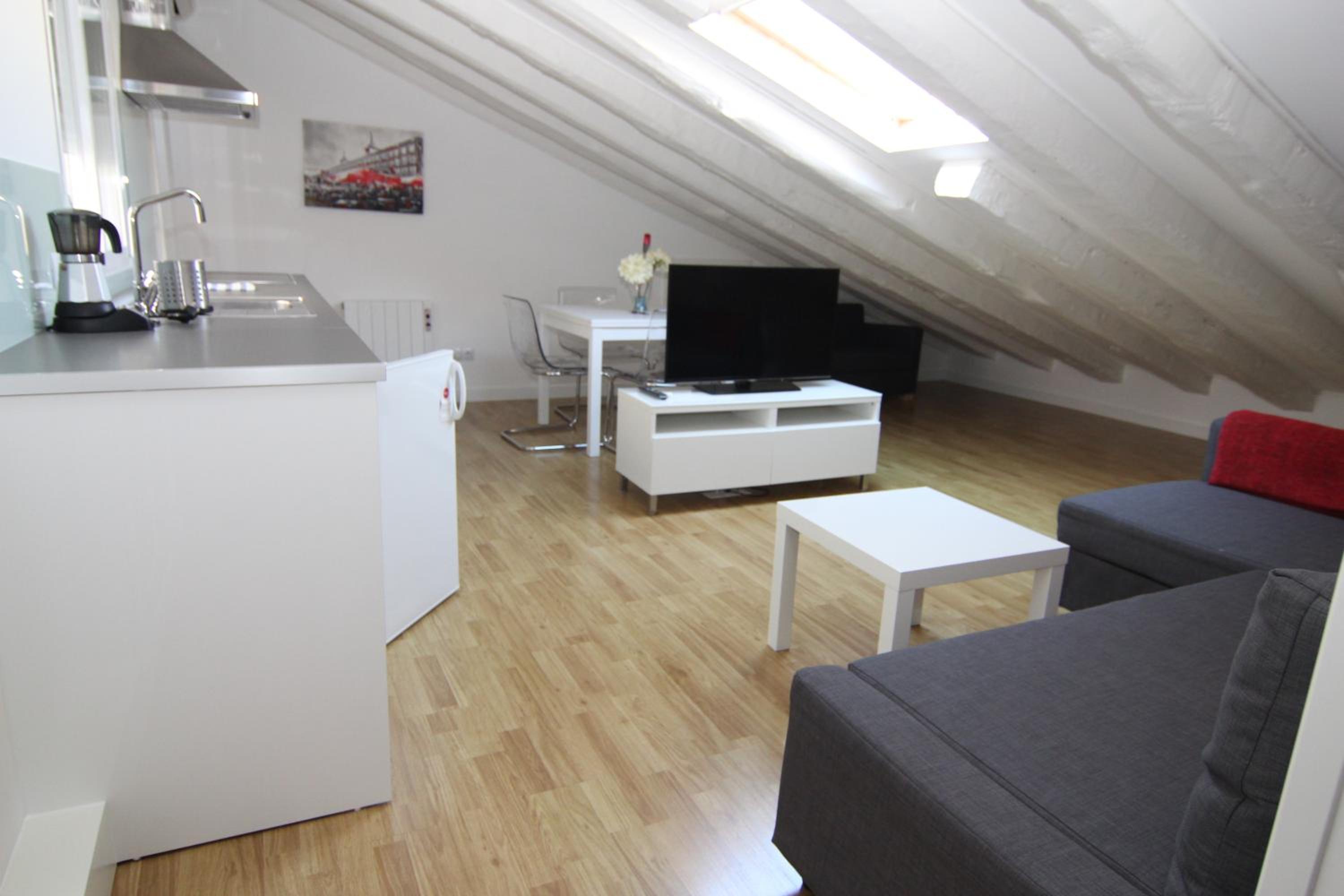 One-Bedroom Apartment - Photo 7