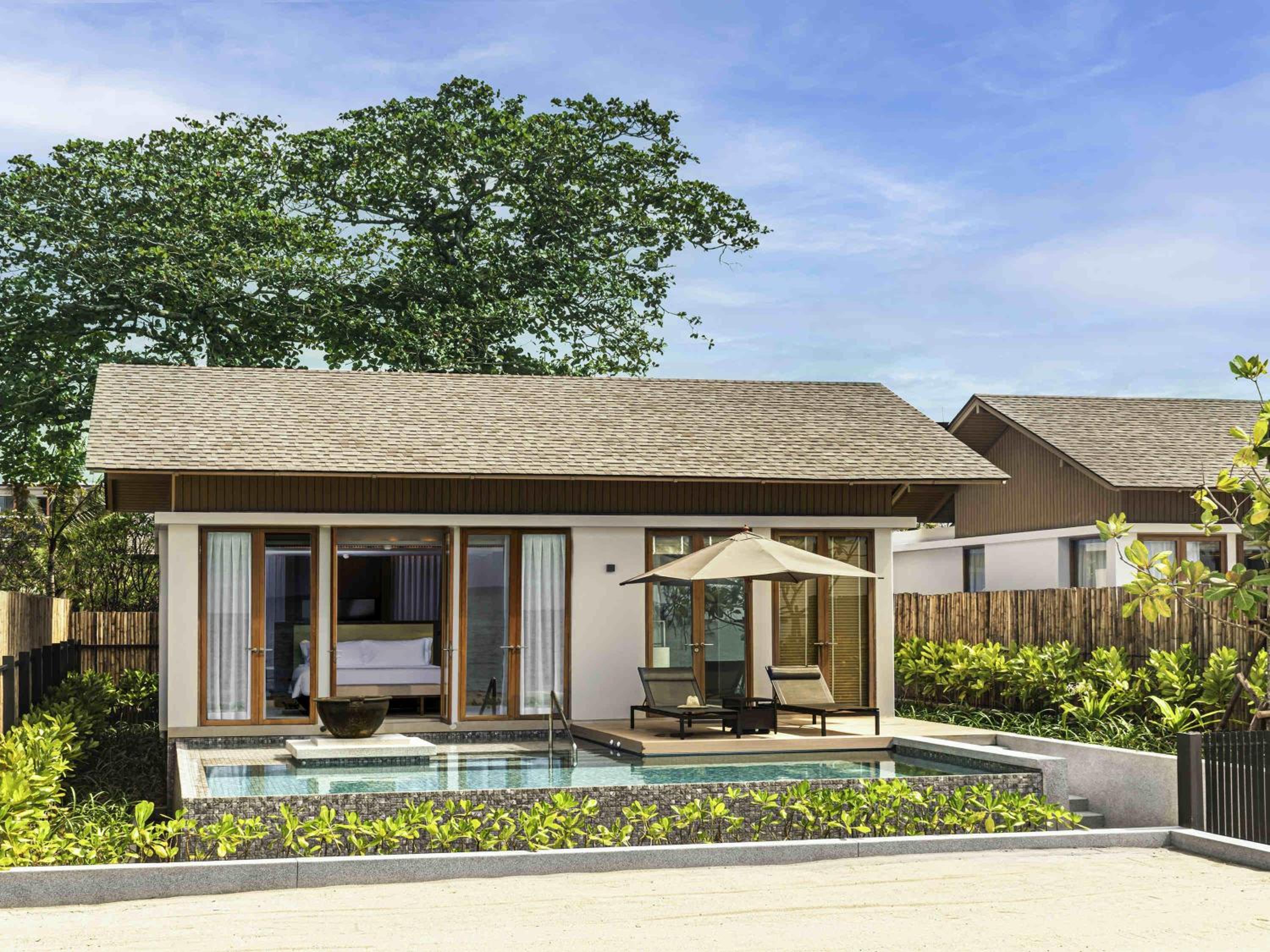 One-Bedroom Pool Villa - Beach Front - Photo 3