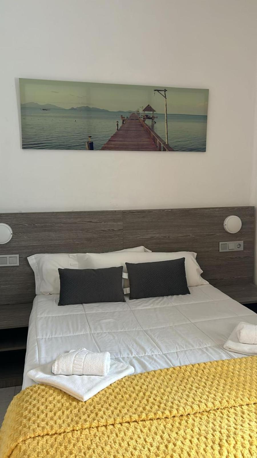 Budget Double Room - Photo 2