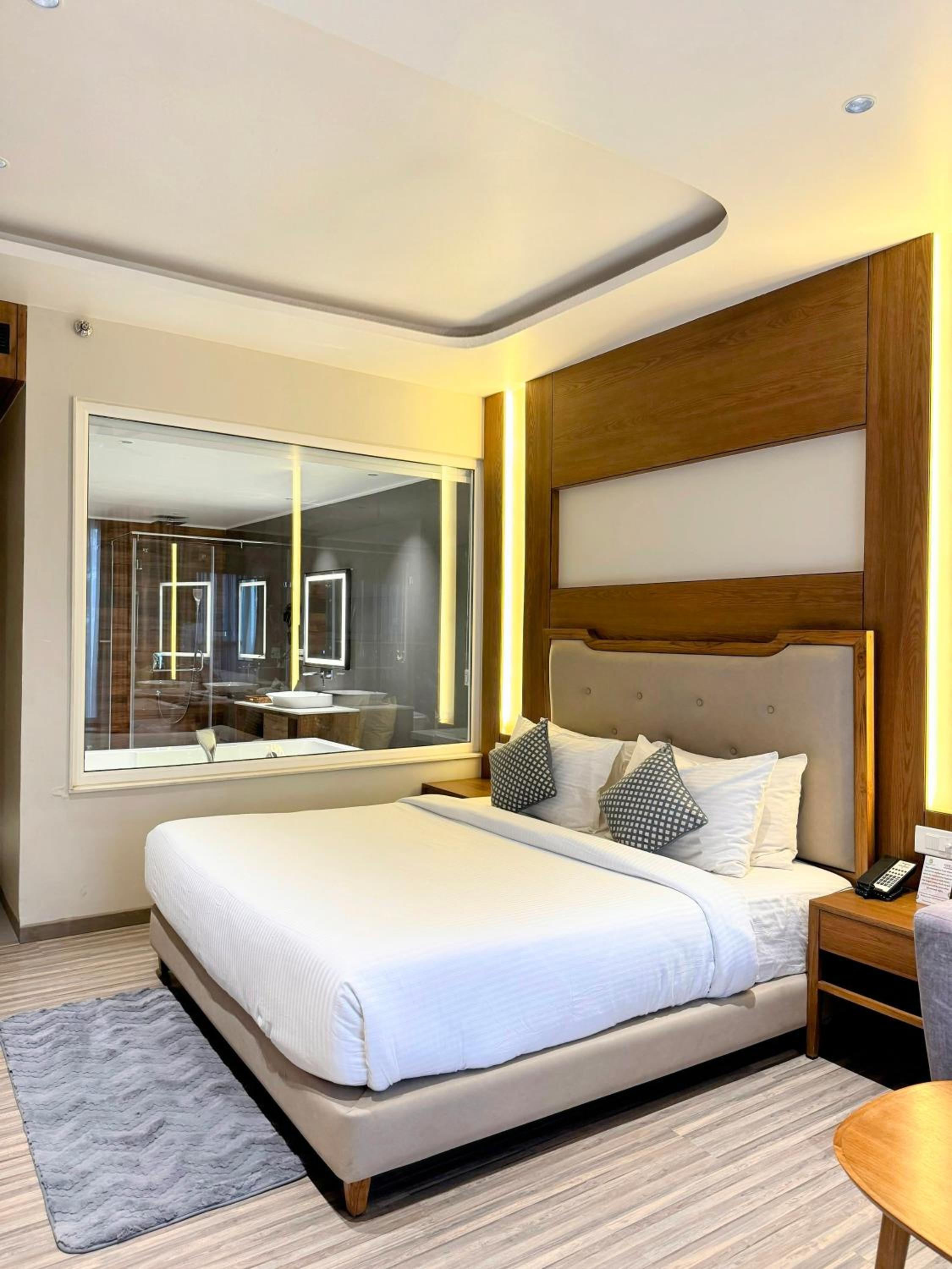 King Room with Mountain View