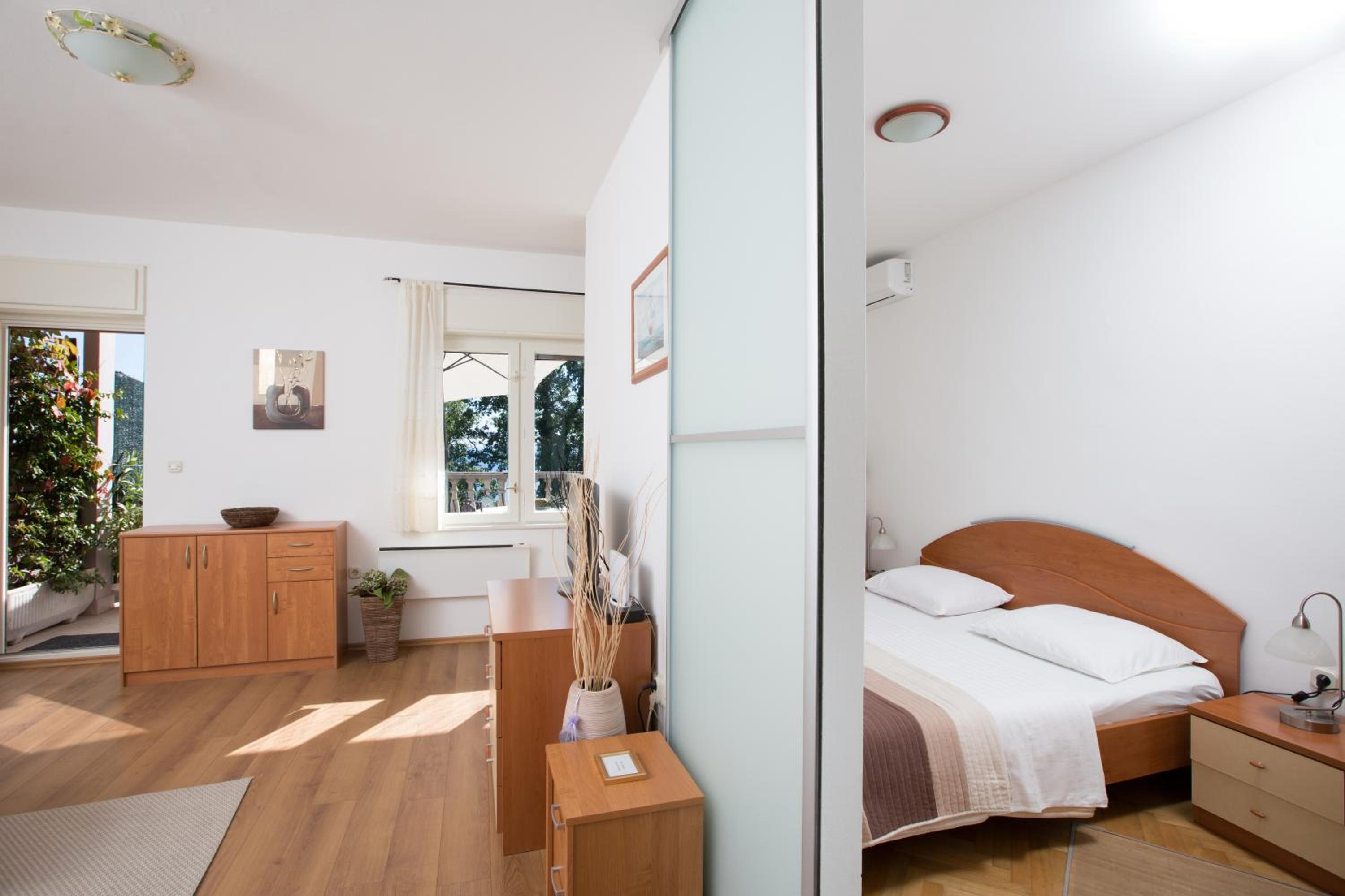 One-Bedroom Apartment with Terrace and Sea View photo 1