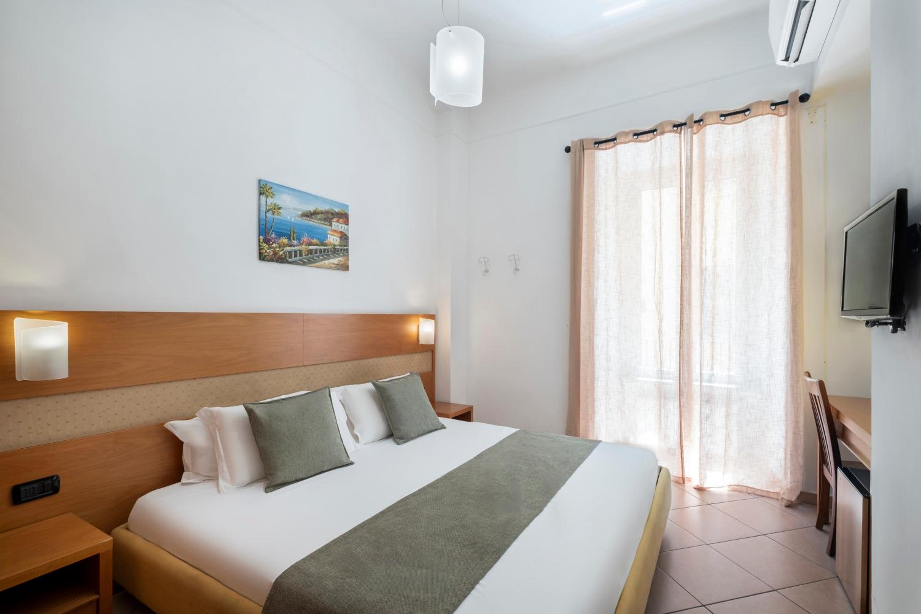 Economy Double Room photo 2