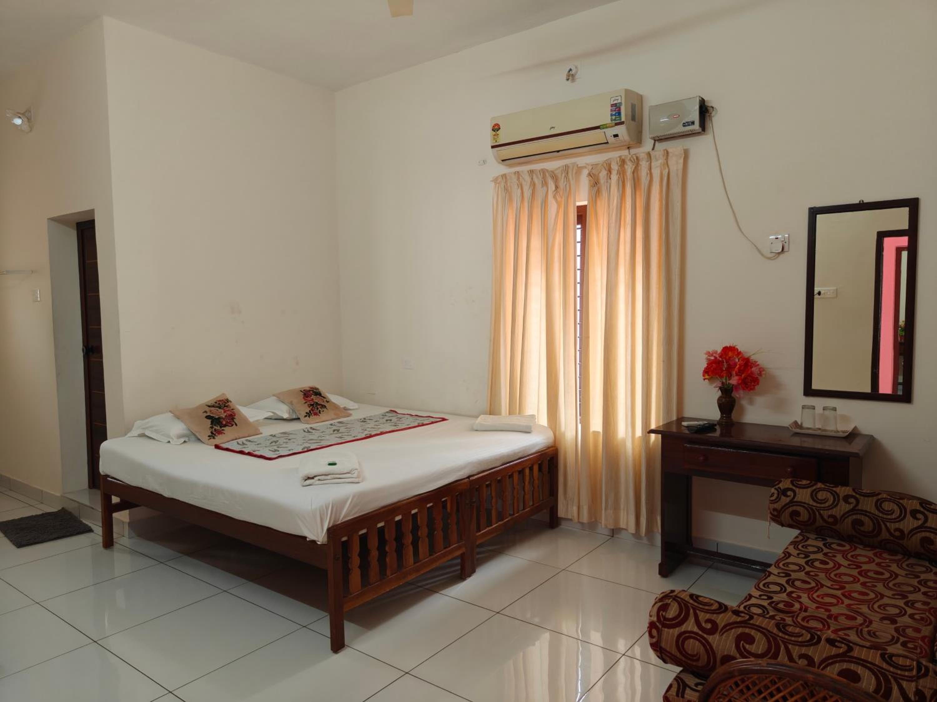 Deluxe Double Room with Balcony photo 2