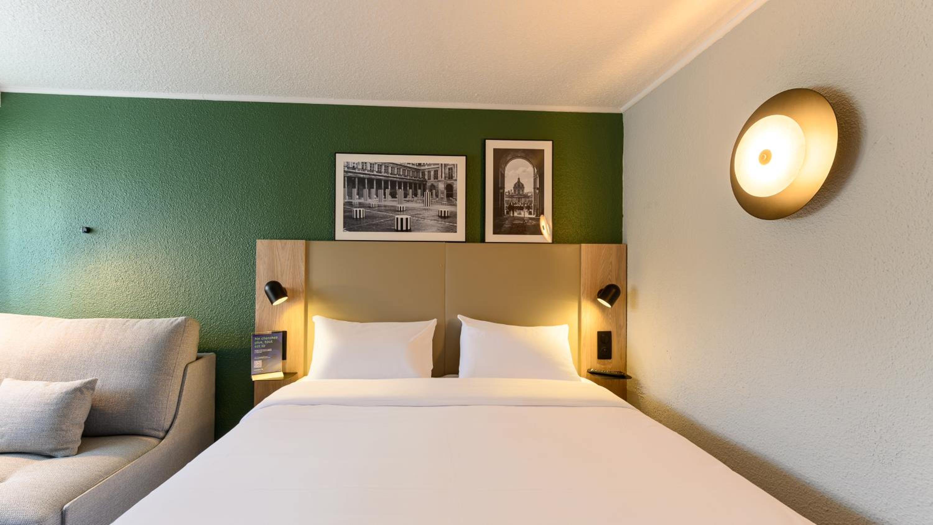 Superior Room - 1 Queen Bed 1 Sofa Bed - Photo 3