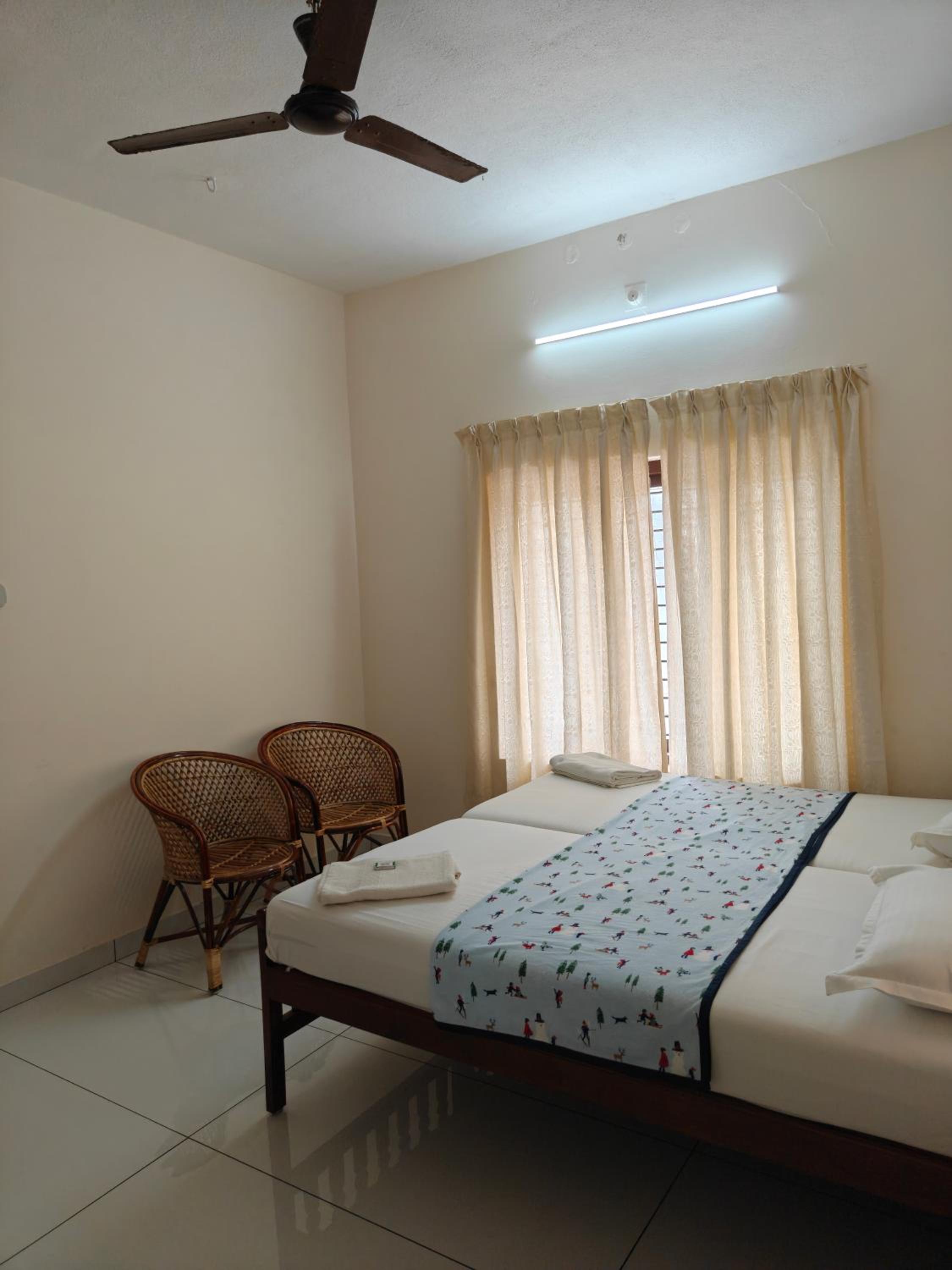 Deluxe Double Room with Balcony photo 3