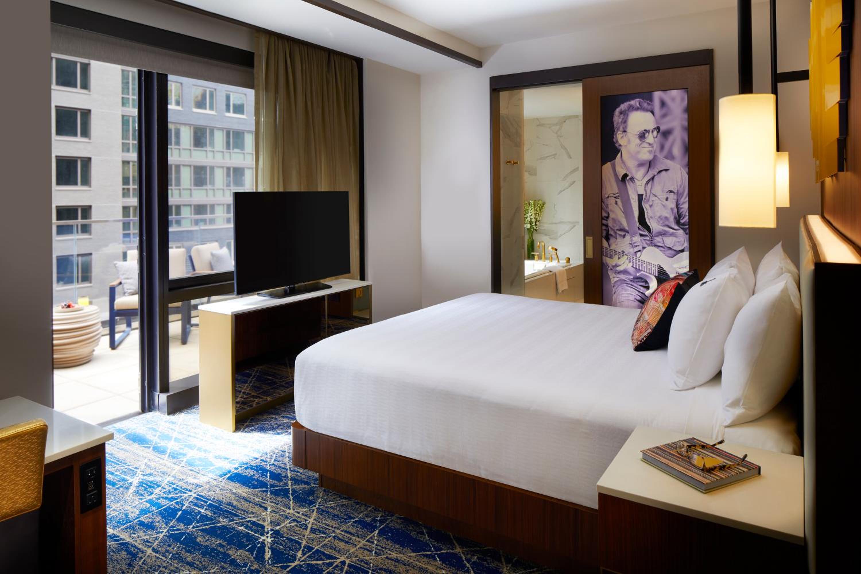 Platinum Suite with Balcony - Mobility Access