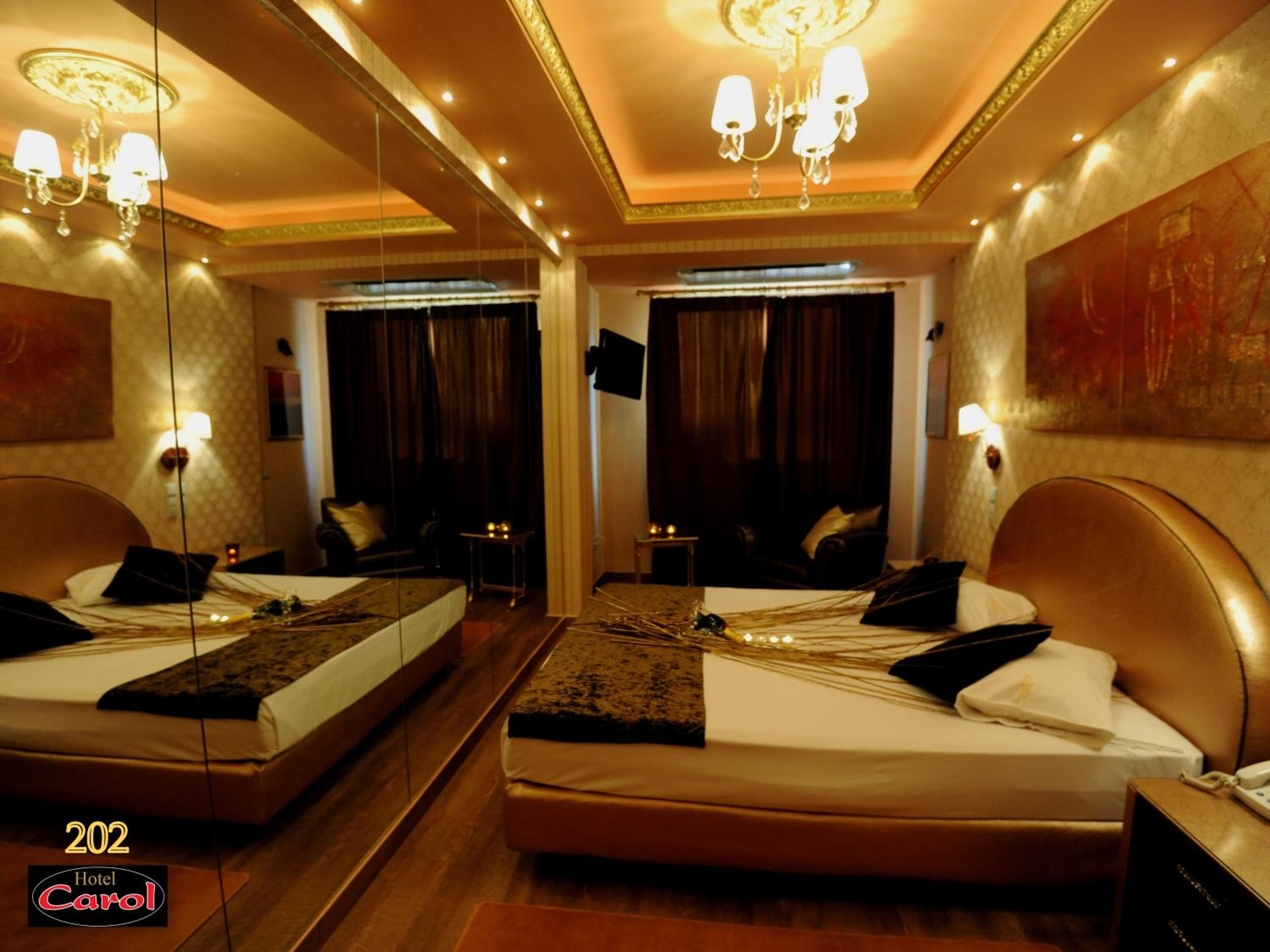 Double Room - Photo 16