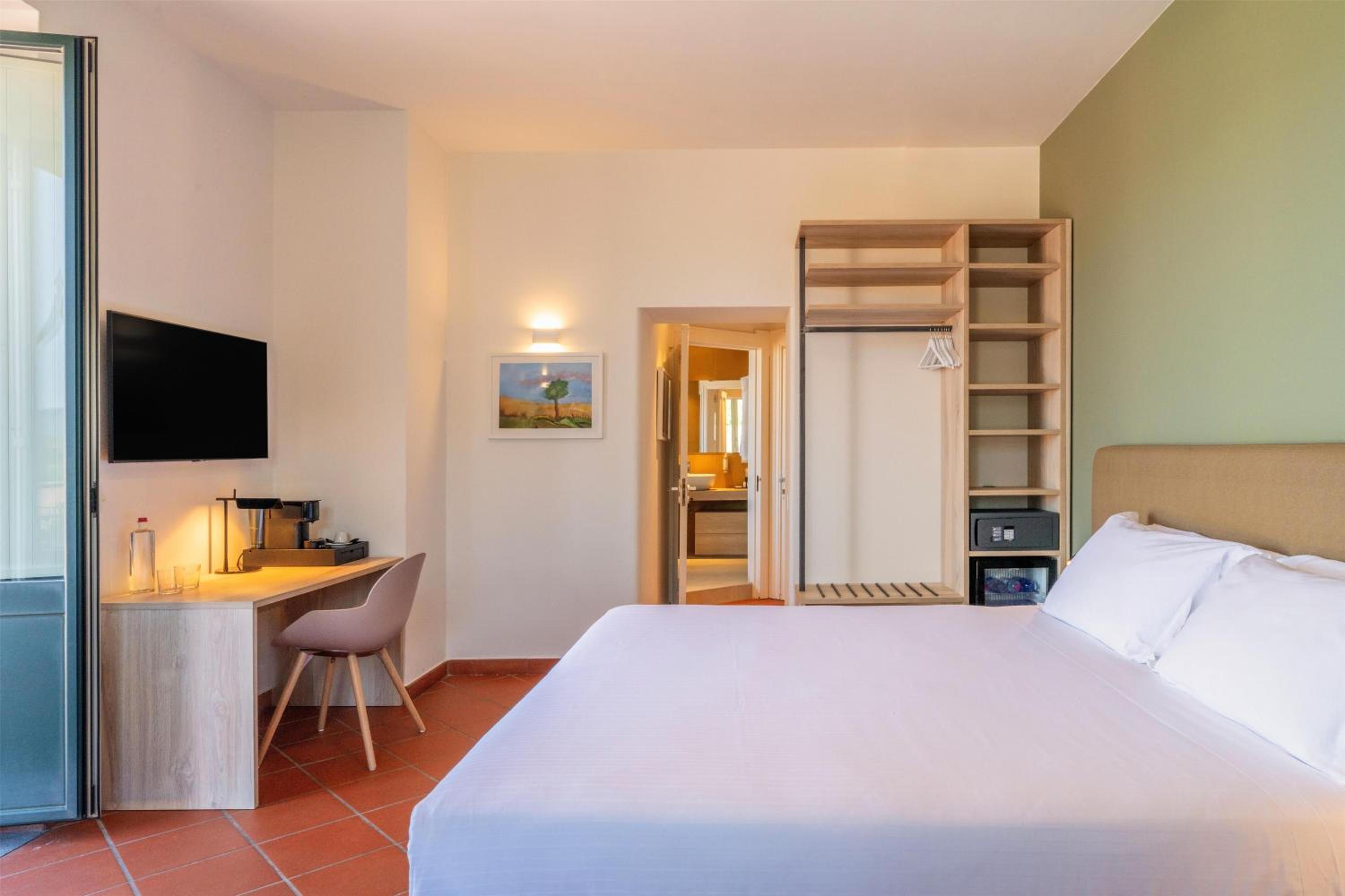 Twin Room with Balcony - Club House